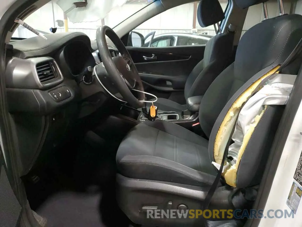 7 Photograph of a damaged car 5XYPGDA51KG474712 KIA SORENTO 2019