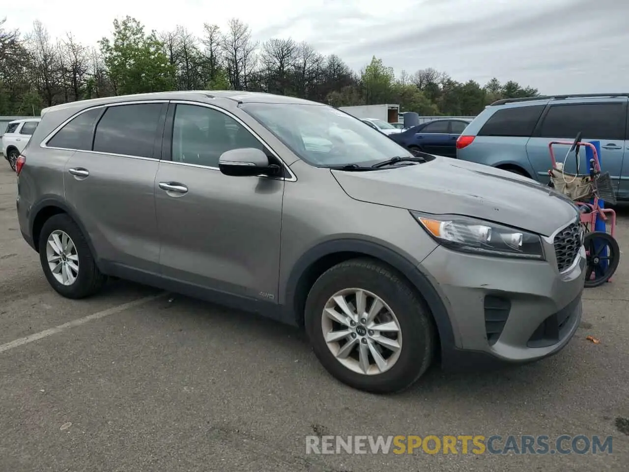 4 Photograph of a damaged car 5XYPGDA51KG476895 KIA SORENTO 2019