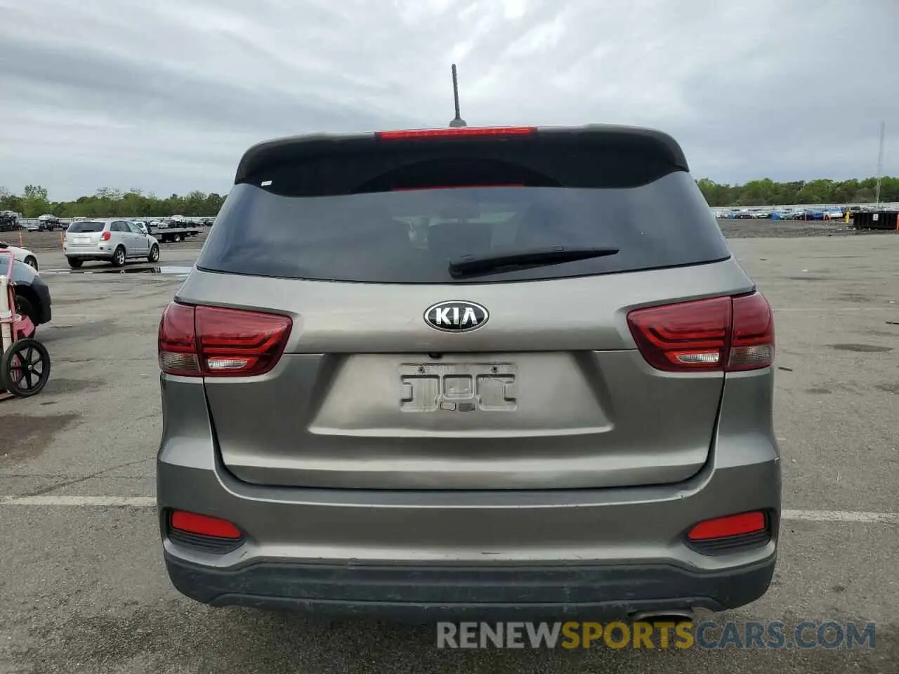 6 Photograph of a damaged car 5XYPGDA51KG476895 KIA SORENTO 2019