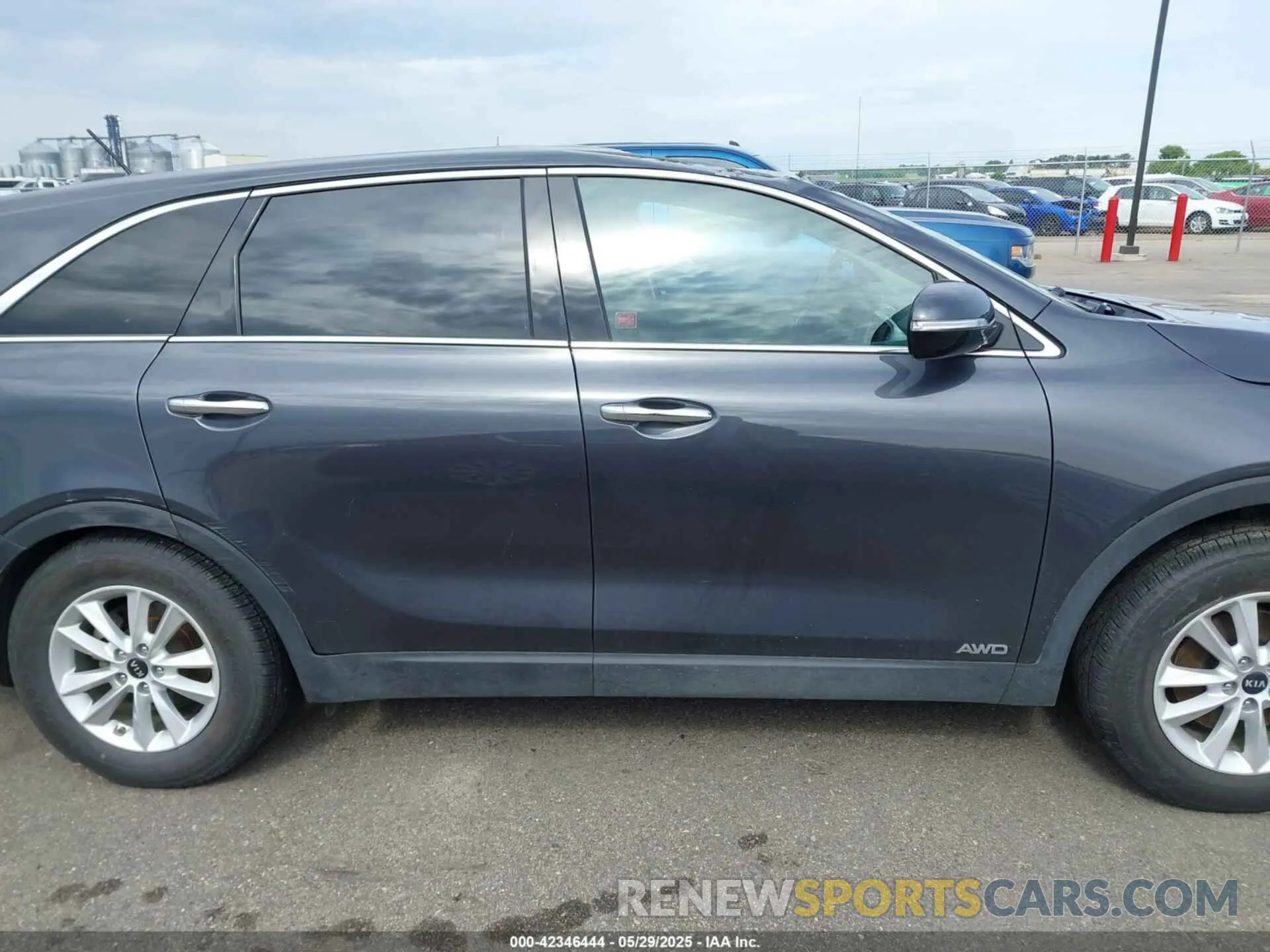13 Photograph of a damaged car 5XYPGDA51KG522810 KIA SORENTO 2019
