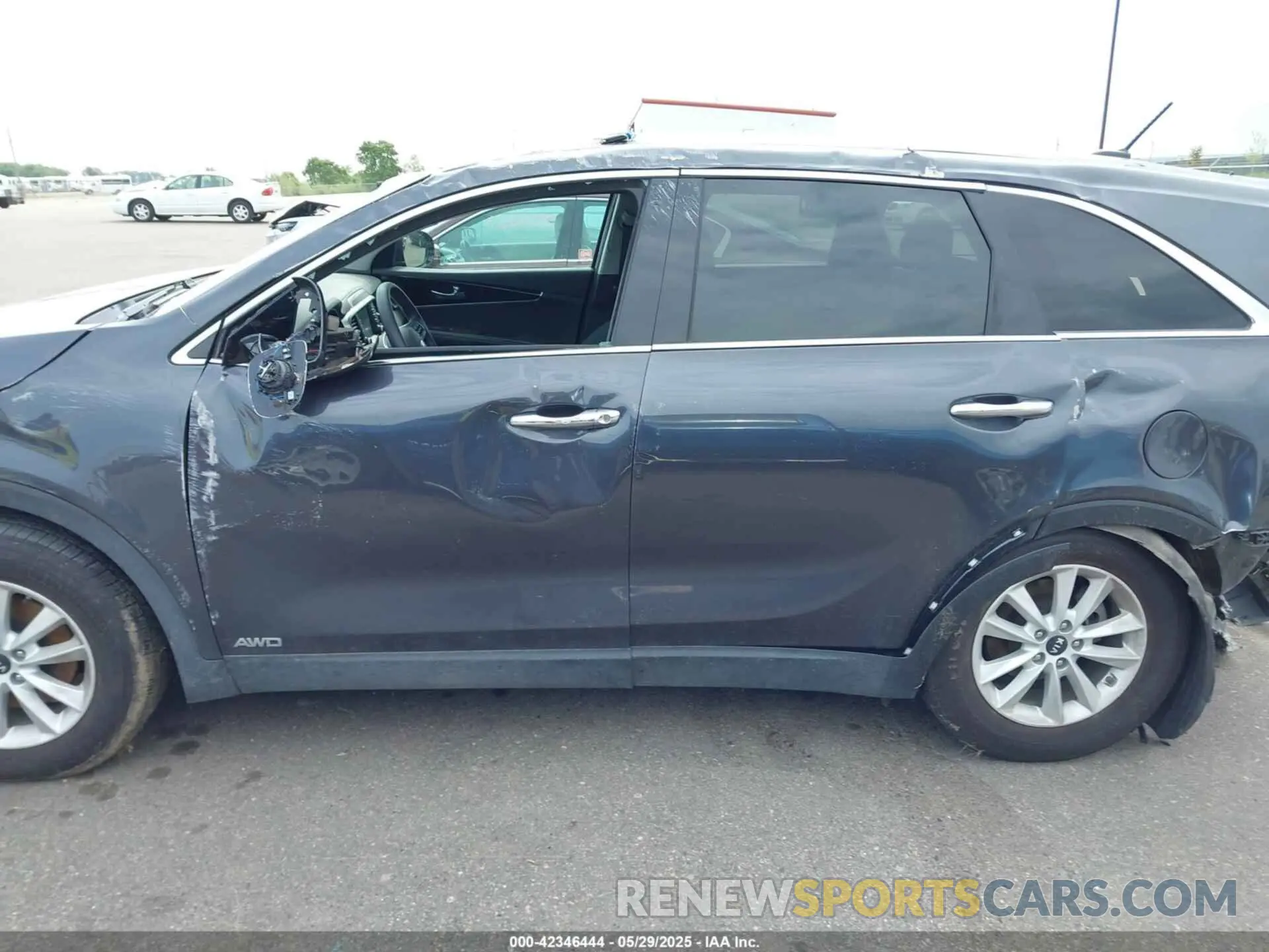 14 Photograph of a damaged car 5XYPGDA51KG522810 KIA SORENTO 2019