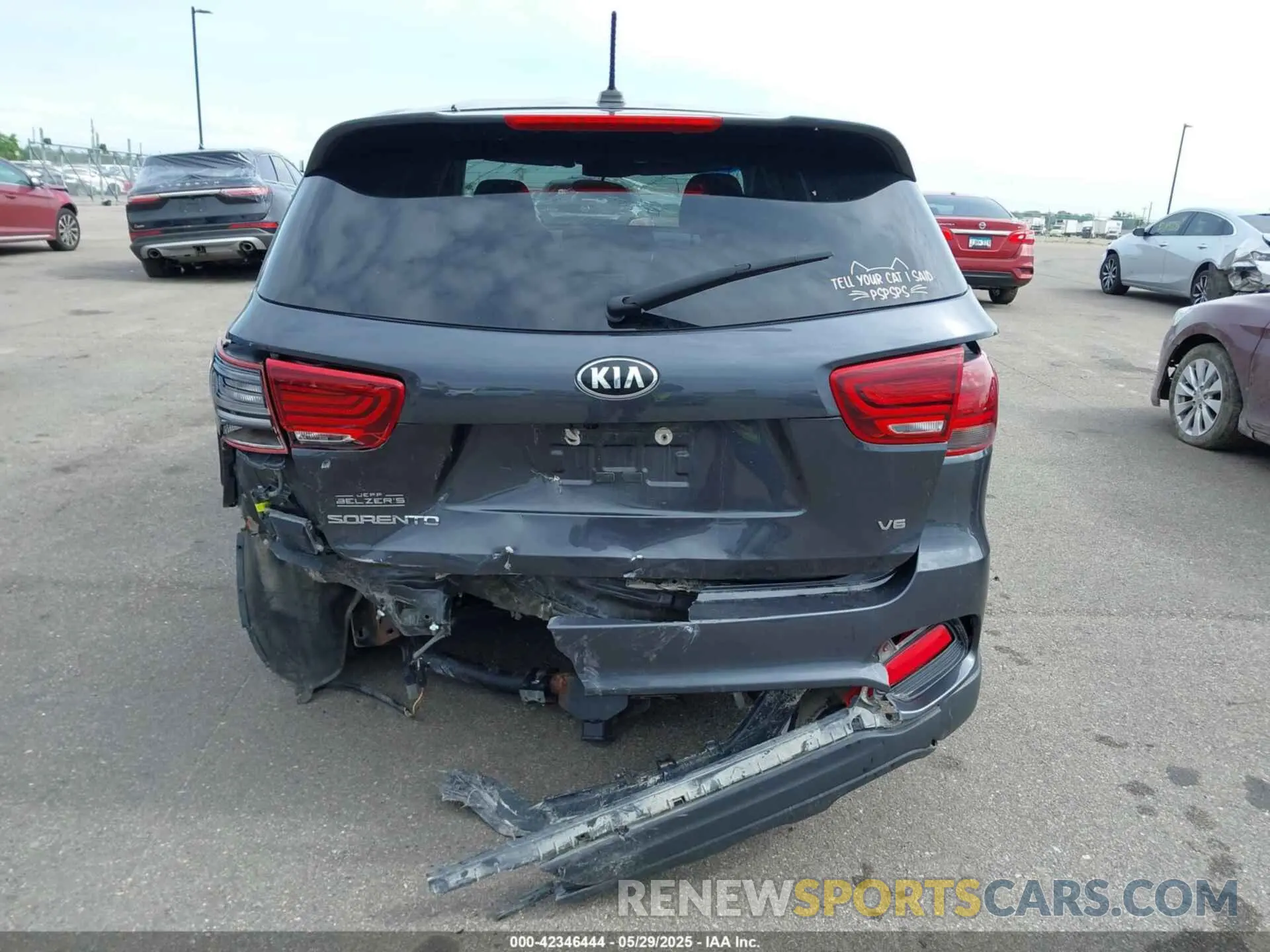 16 Photograph of a damaged car 5XYPGDA51KG522810 KIA SORENTO 2019