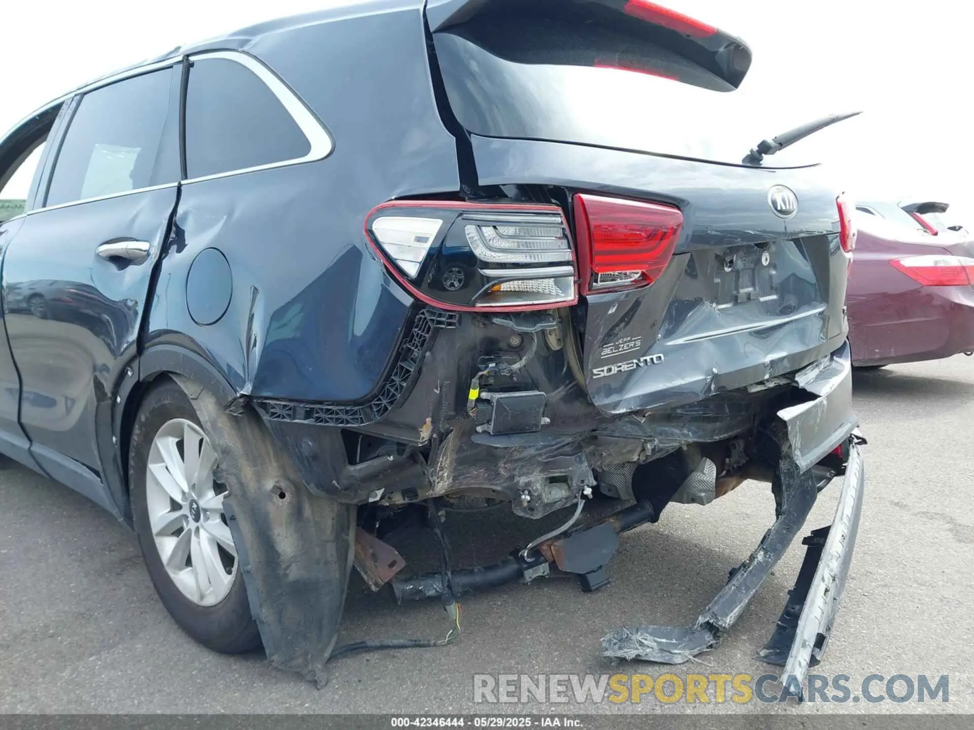 6 Photograph of a damaged car 5XYPGDA51KG522810 KIA SORENTO 2019