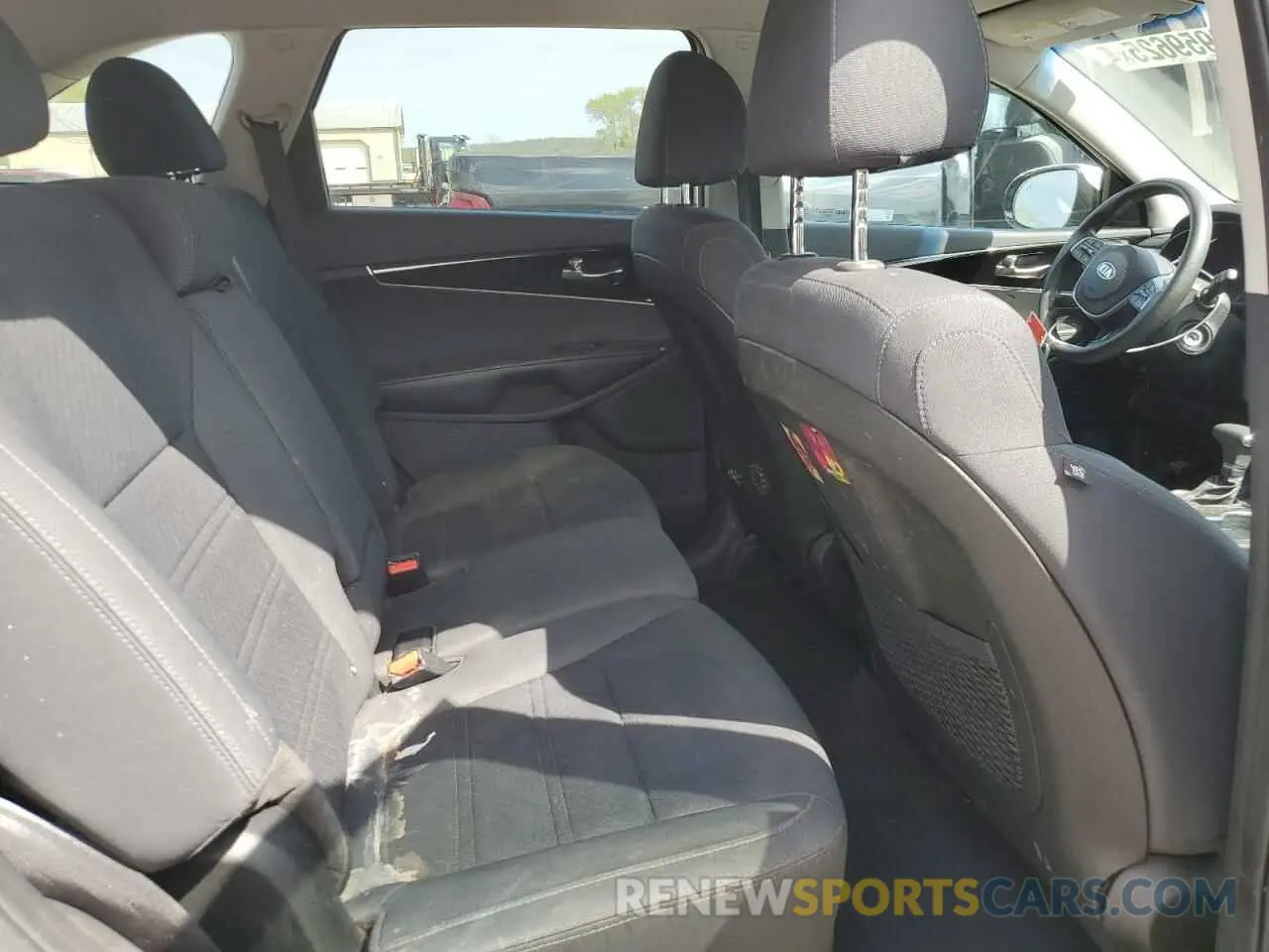 11 Photograph of a damaged car 5XYPGDA51KG537081 KIA SORENTO 2019