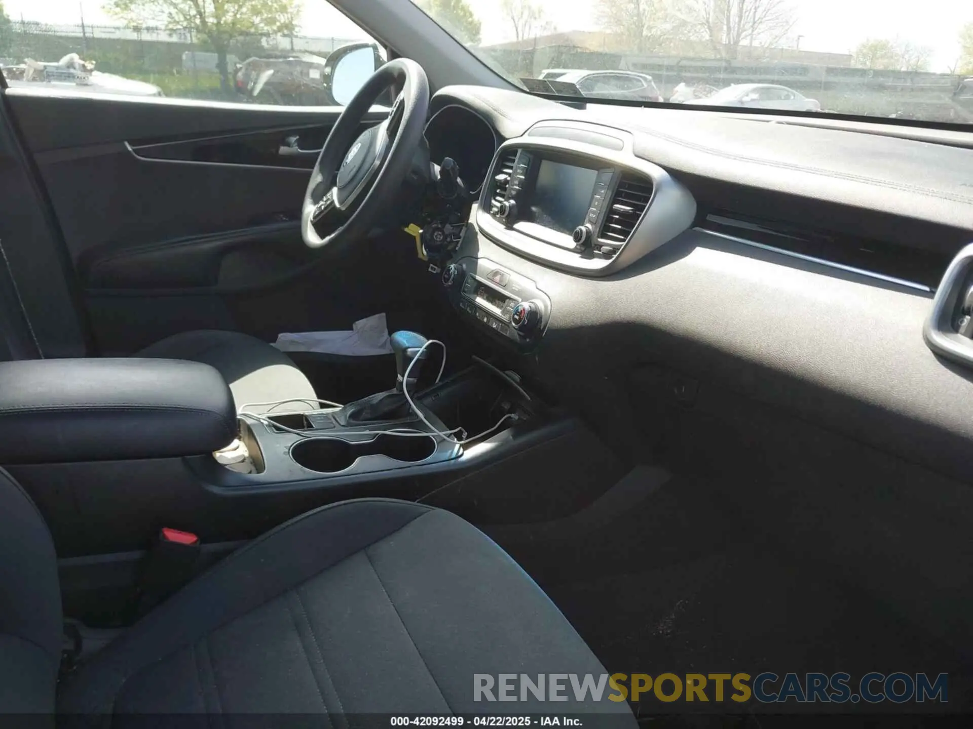 5 Photograph of a damaged car 5XYPGDA51KG571442 KIA SORENTO 2019