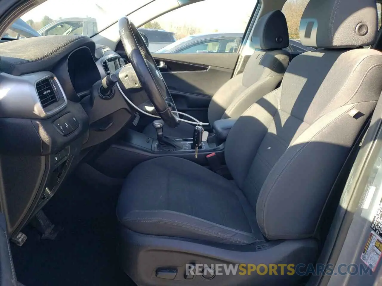 7 Photograph of a damaged car 5XYPGDA51KG605007 KIA SORENTO 2019