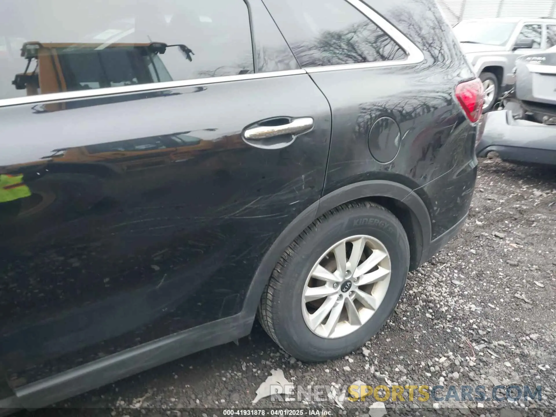 16 Photograph of a damaged car 5XYPGDA52KG449978 KIA SORENTO 2019