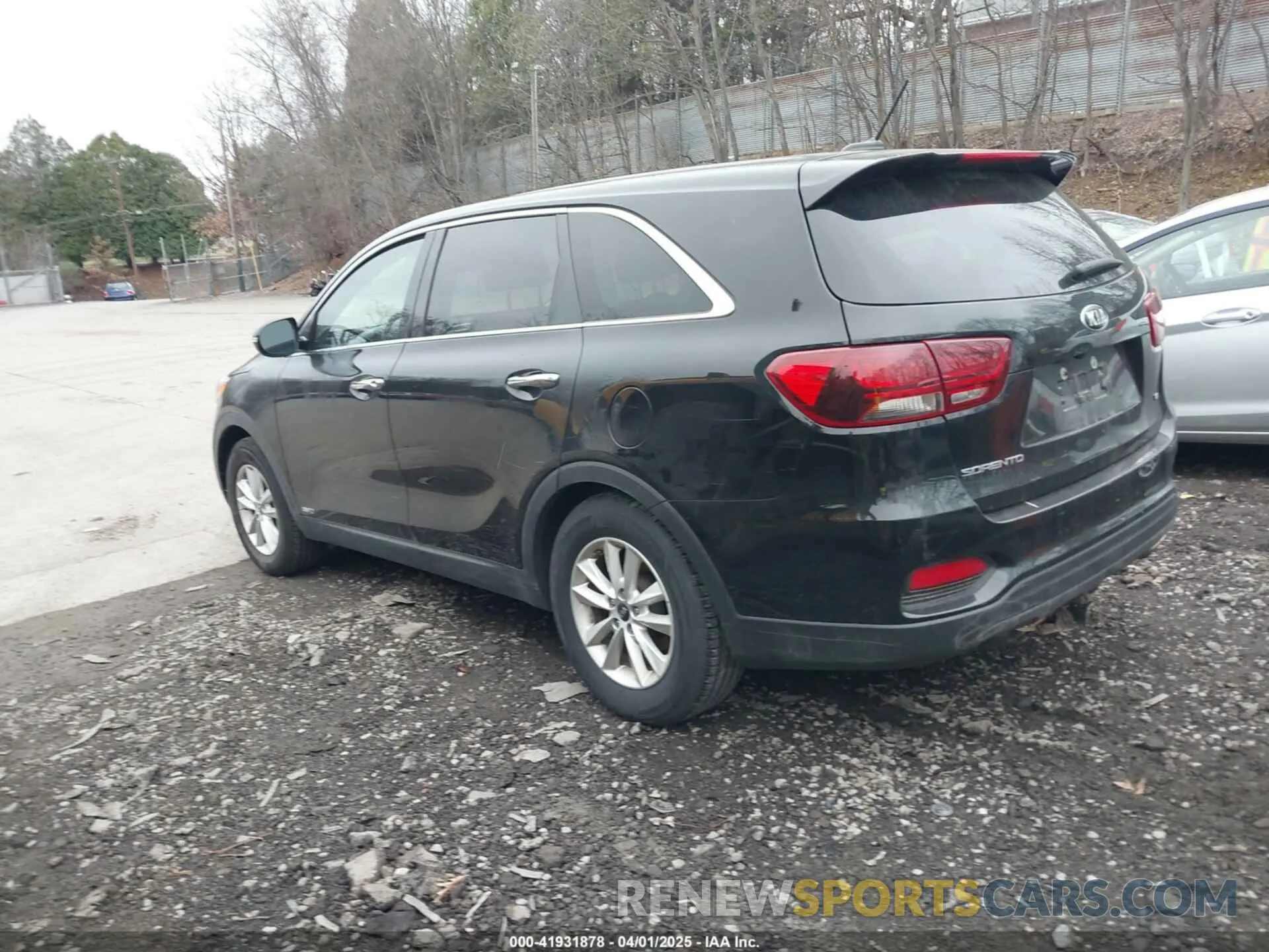 3 Photograph of a damaged car 5XYPGDA52KG449978 KIA SORENTO 2019