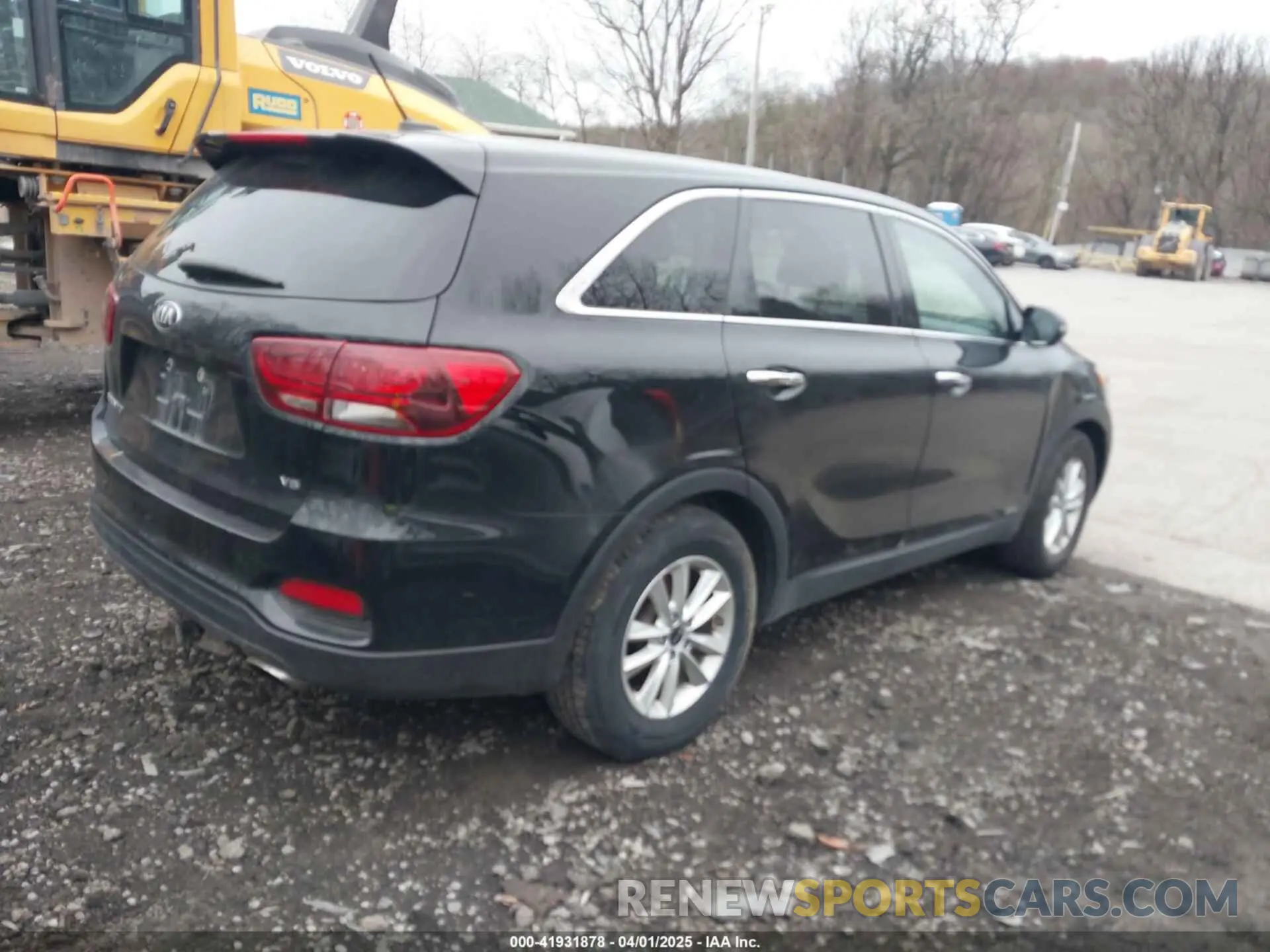 4 Photograph of a damaged car 5XYPGDA52KG449978 KIA SORENTO 2019