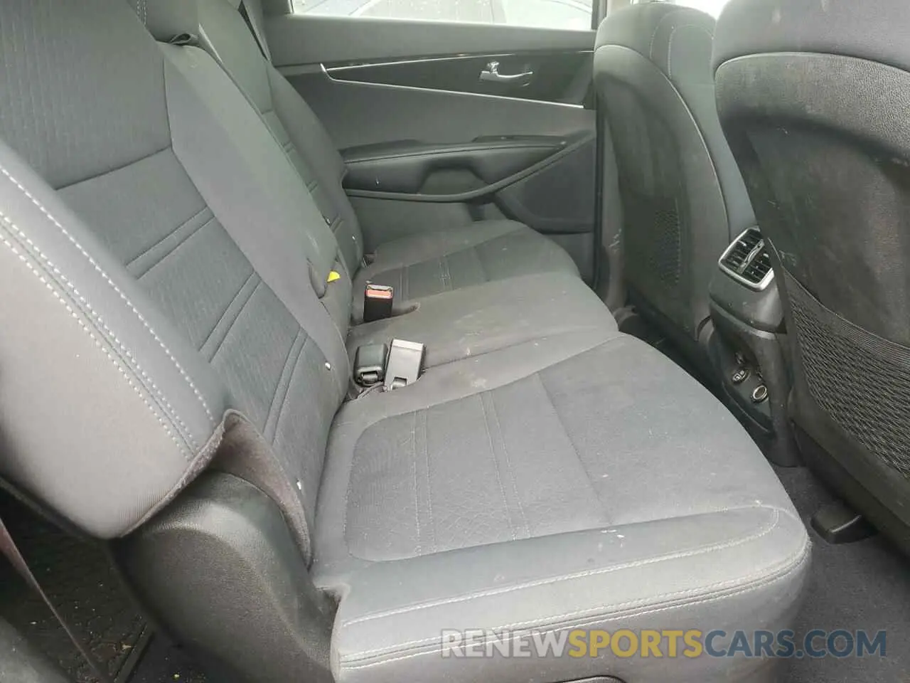 11 Photograph of a damaged car 5XYPGDA52KG457496 KIA SORENTO 2019