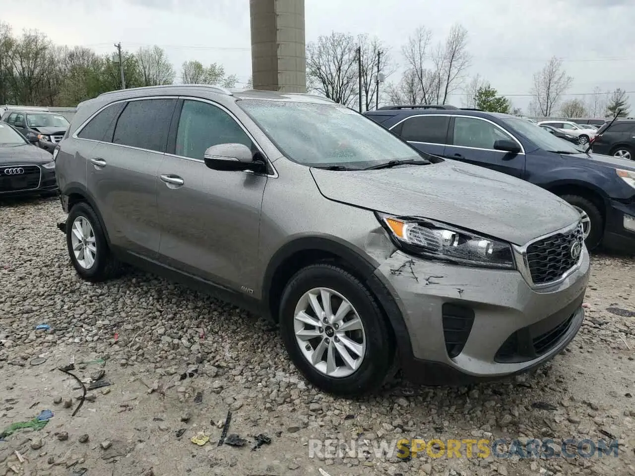 4 Photograph of a damaged car 5XYPGDA52KG457496 KIA SORENTO 2019