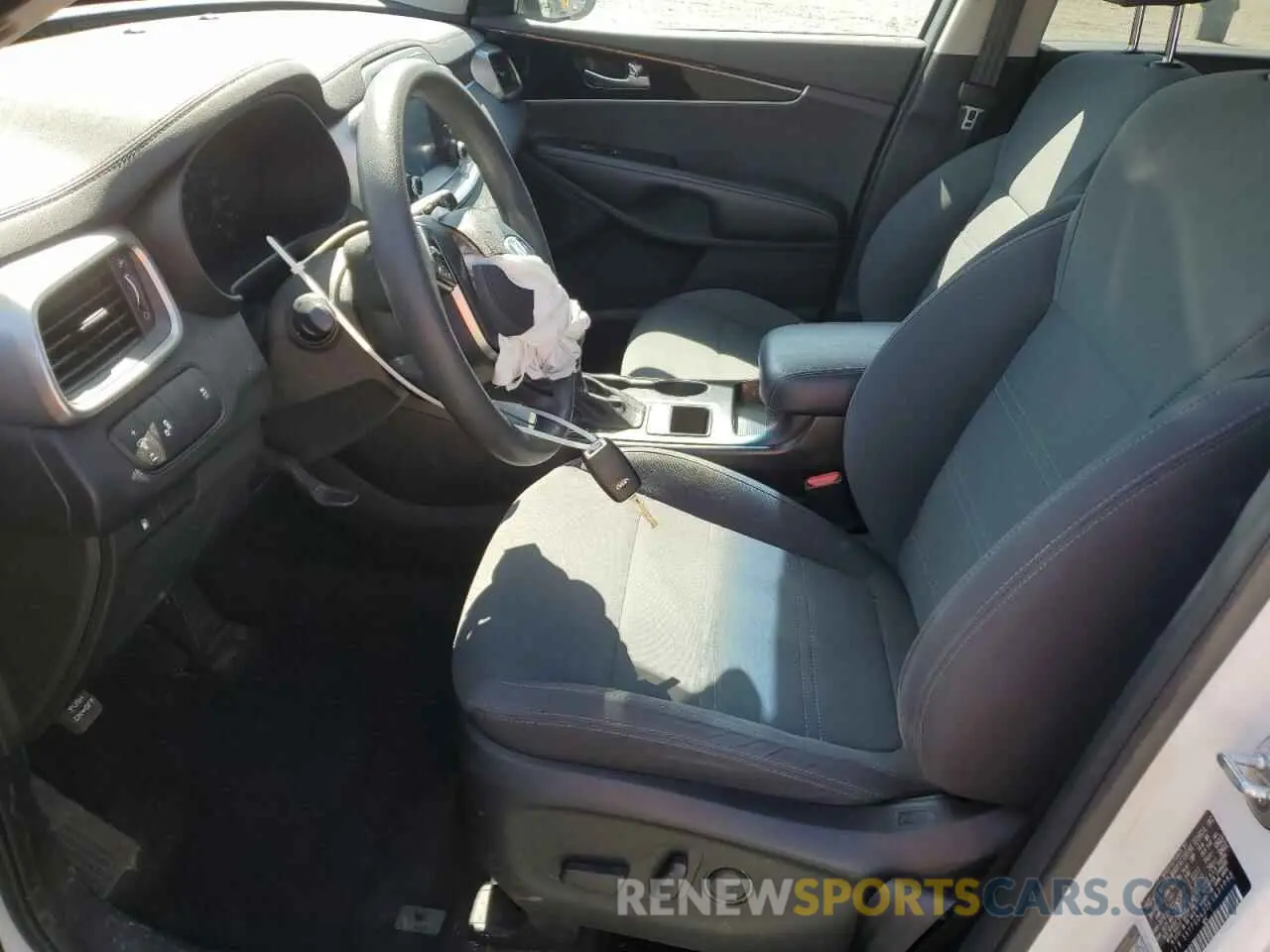 7 Photograph of a damaged car 5XYPGDA52KG471088 KIA SORENTO 2019