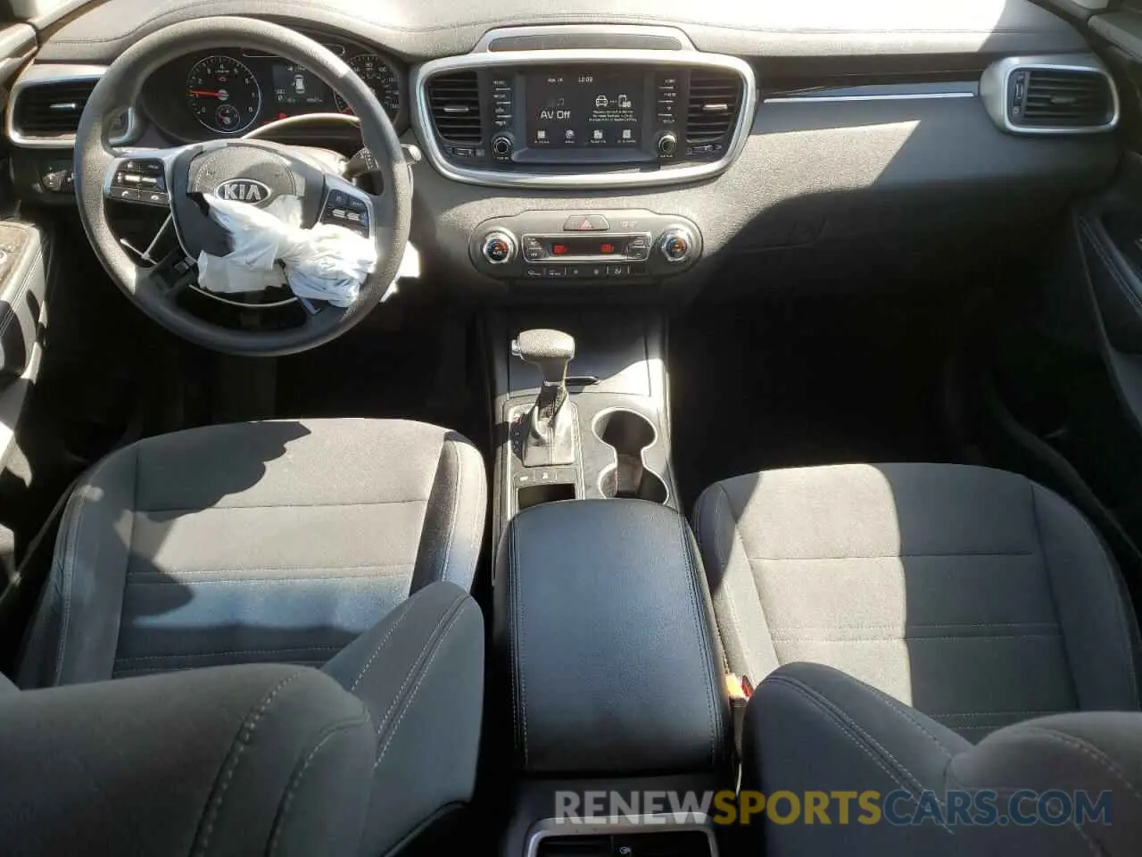 8 Photograph of a damaged car 5XYPGDA52KG471088 KIA SORENTO 2019