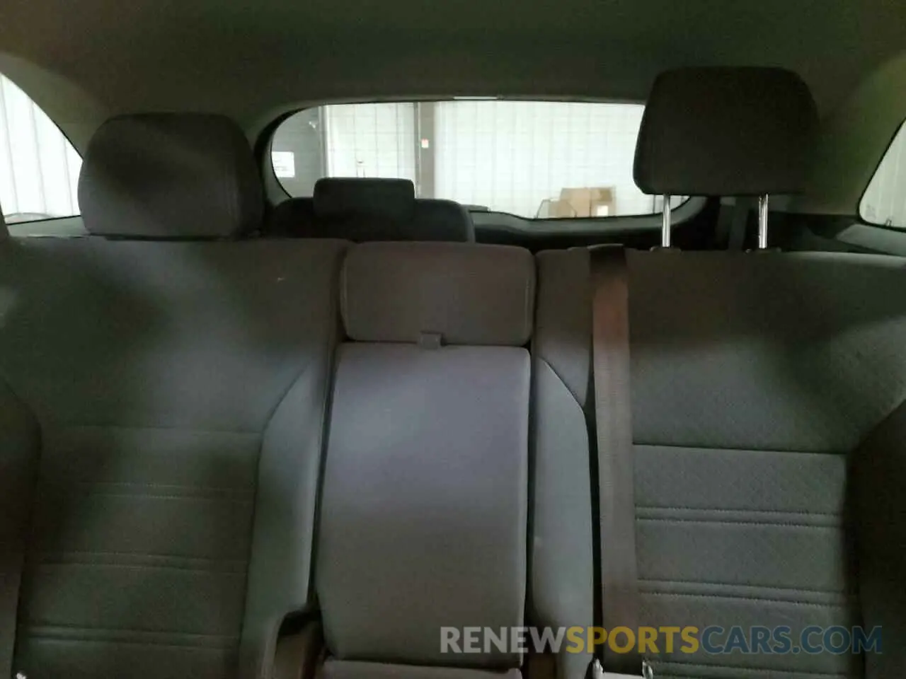 10 Photograph of a damaged car 5XYPGDA52KG480034 KIA SORENTO 2019