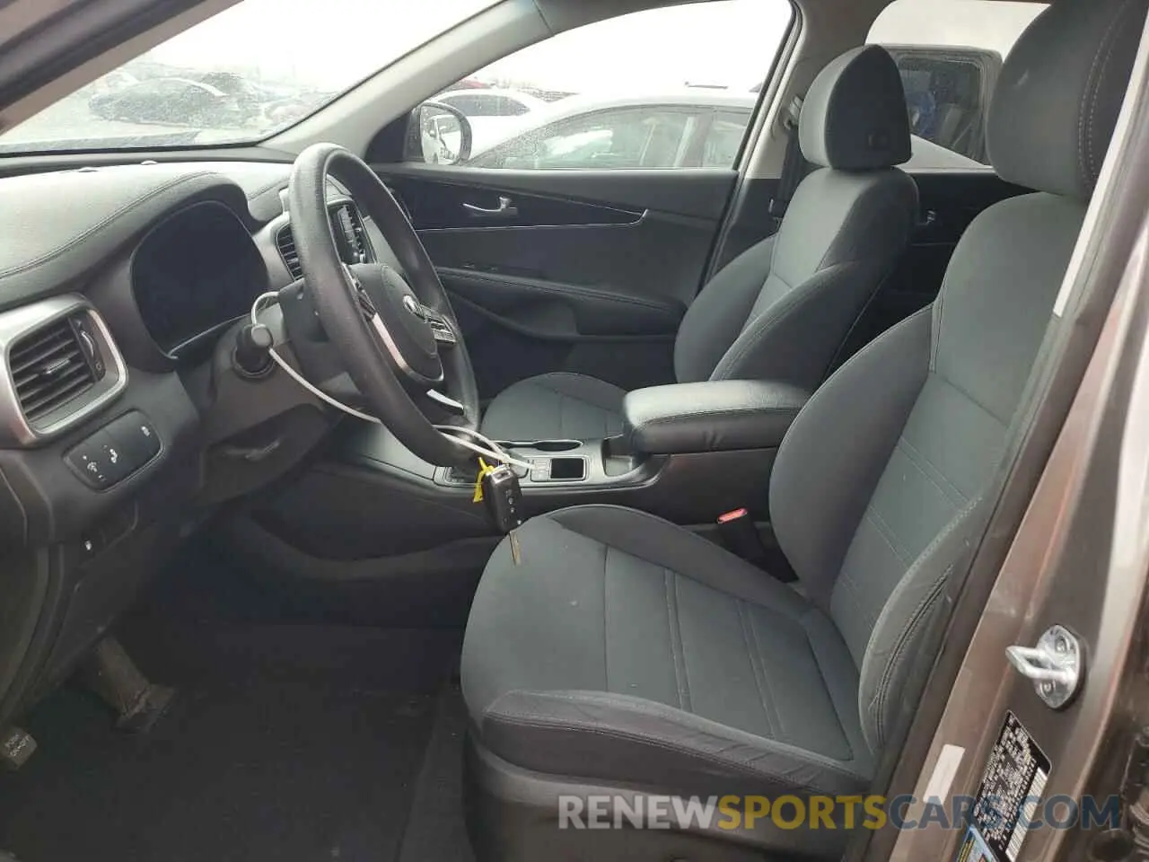 7 Photograph of a damaged car 5XYPGDA52KG490241 KIA SORENTO 2019