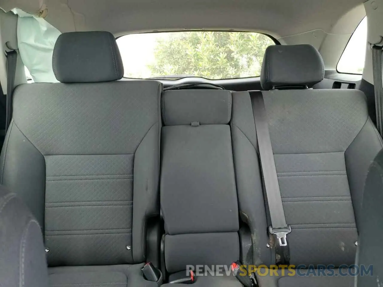 10 Photograph of a damaged car 5XYPGDA52KG560725 KIA SORENTO 2019
