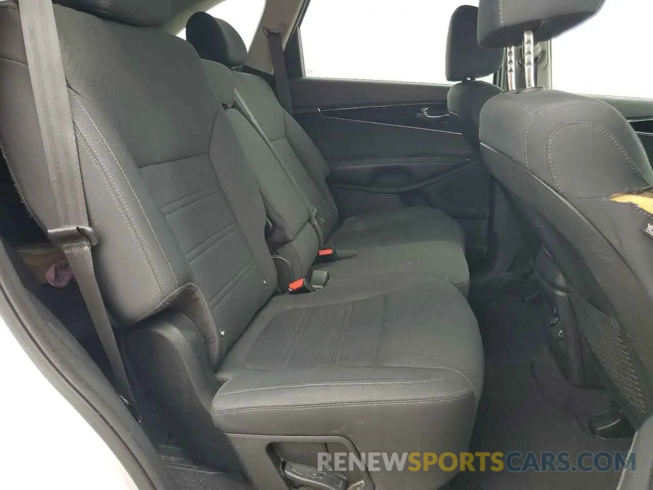 11 Photograph of a damaged car 5XYPGDA52KG560725 KIA SORENTO 2019
