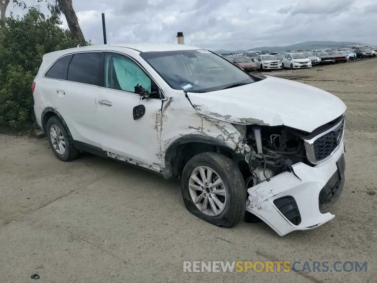 4 Photograph of a damaged car 5XYPGDA52KG560725 KIA SORENTO 2019