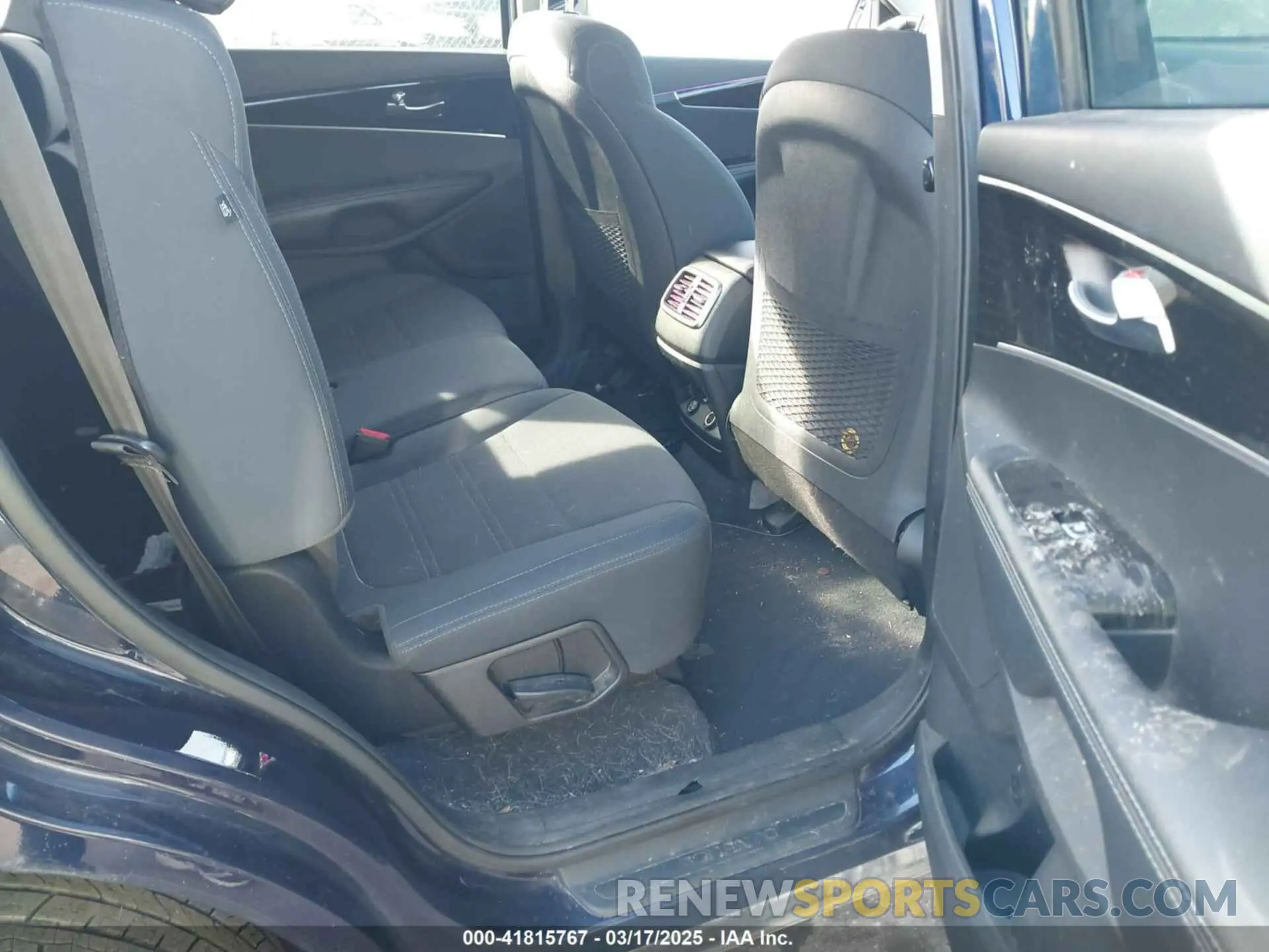 8 Photograph of a damaged car 5XYPGDA52KG602679 KIA SORENTO 2019