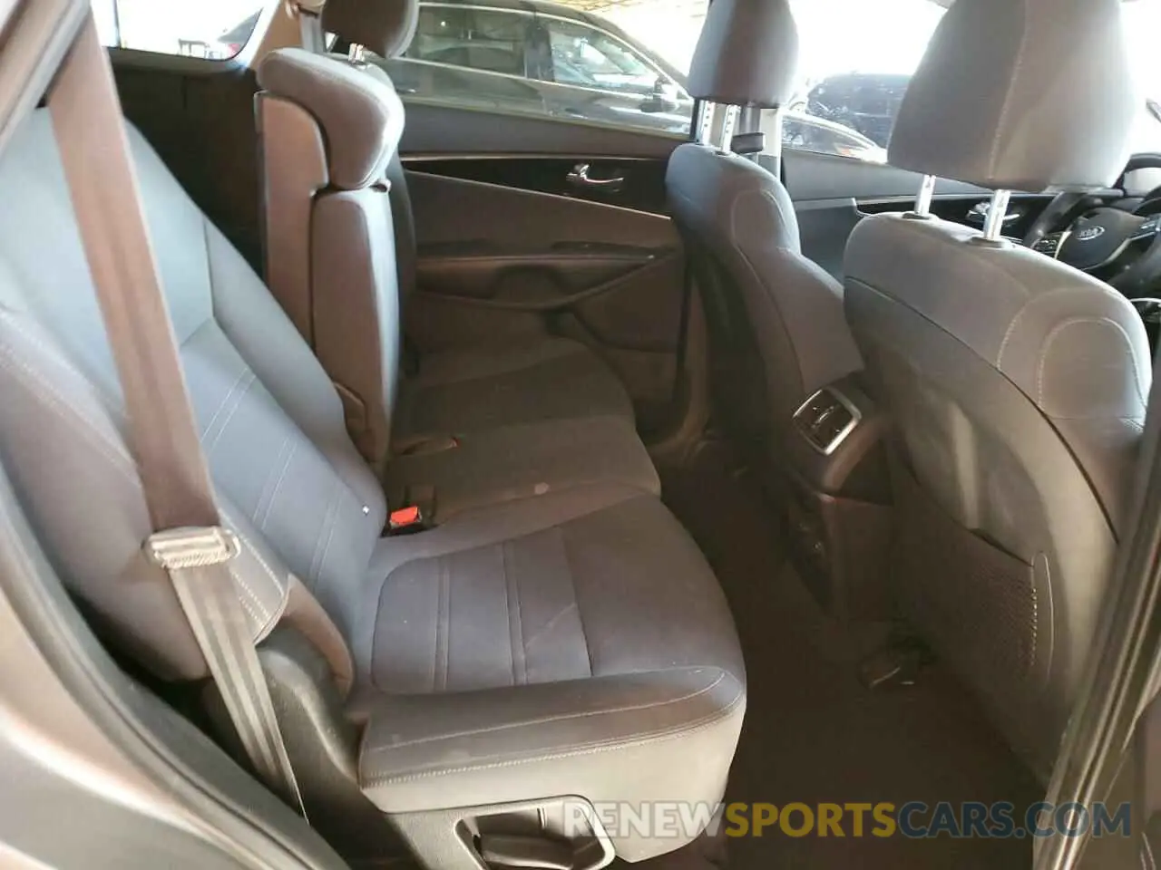 11 Photograph of a damaged car 5XYPGDA53KG441436 KIA SORENTO 2019