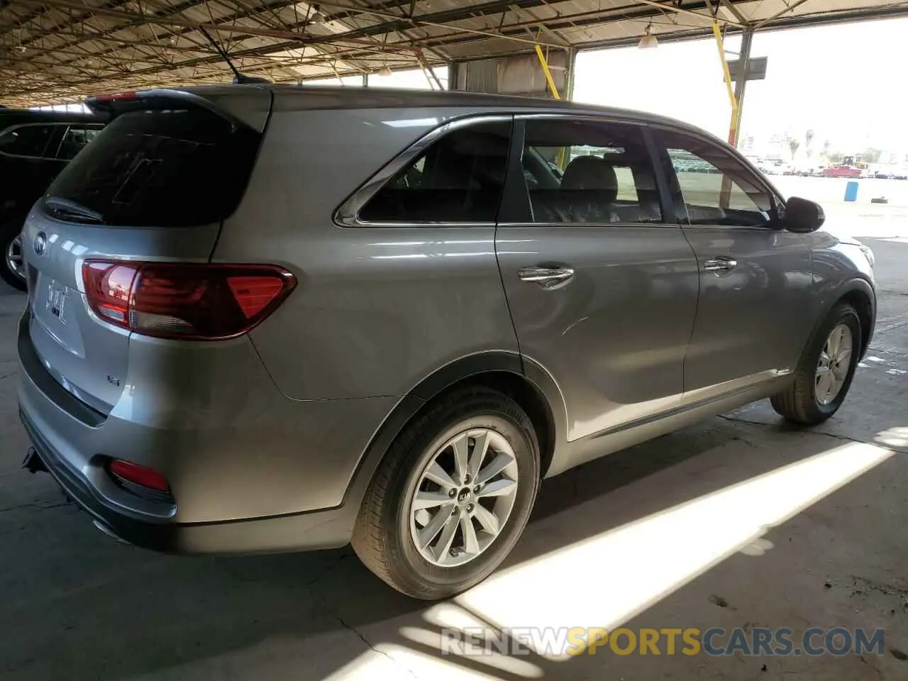3 Photograph of a damaged car 5XYPGDA53KG441436 KIA SORENTO 2019