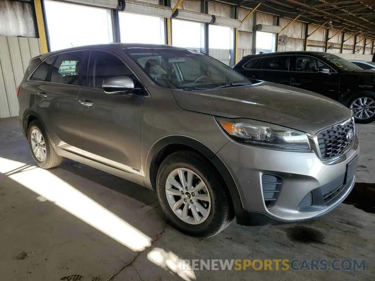 4 Photograph of a damaged car 5XYPGDA53KG441436 KIA SORENTO 2019