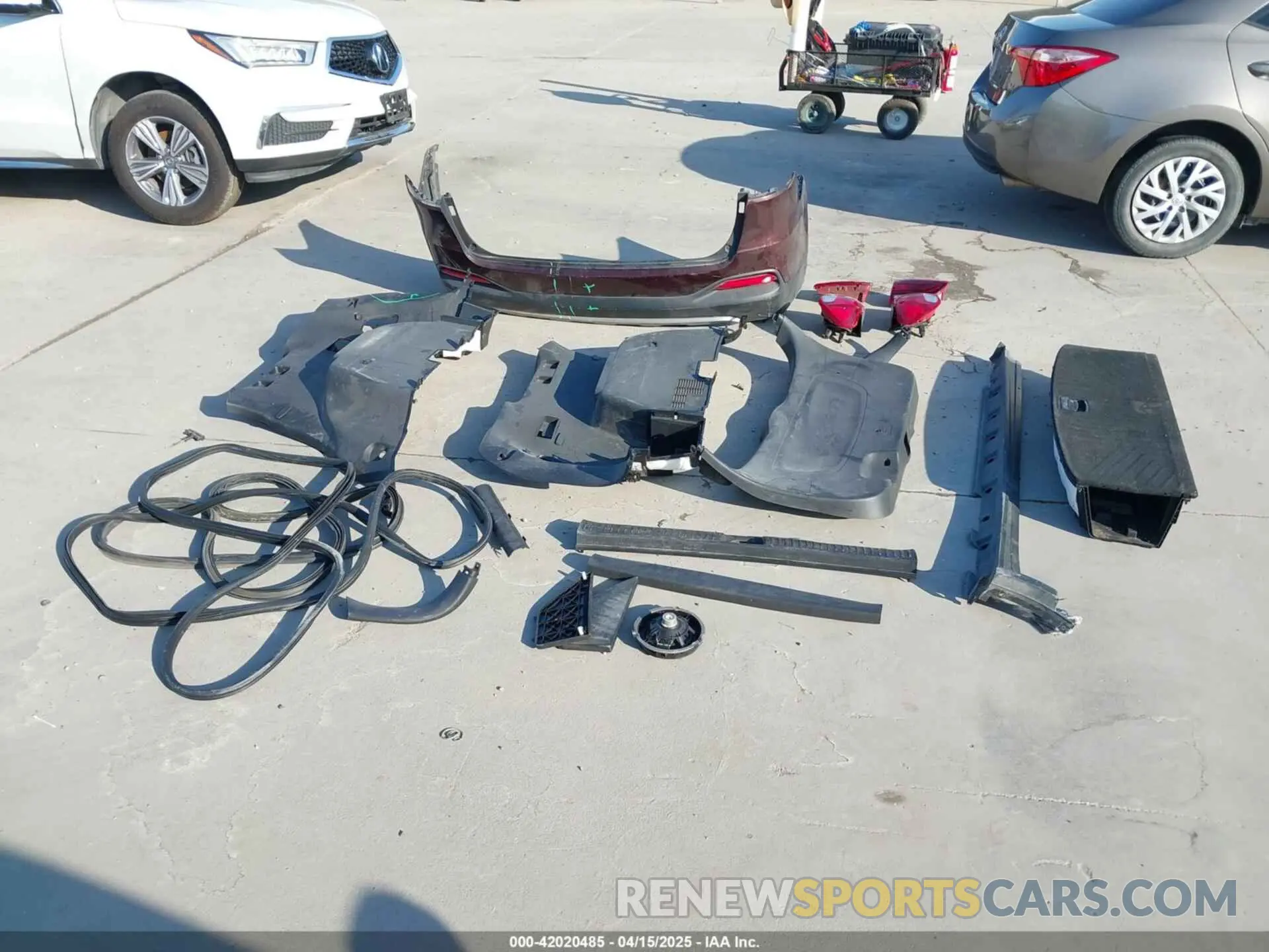 12 Photograph of a damaged car 5XYPGDA53KG444952 KIA SORENTO 2019