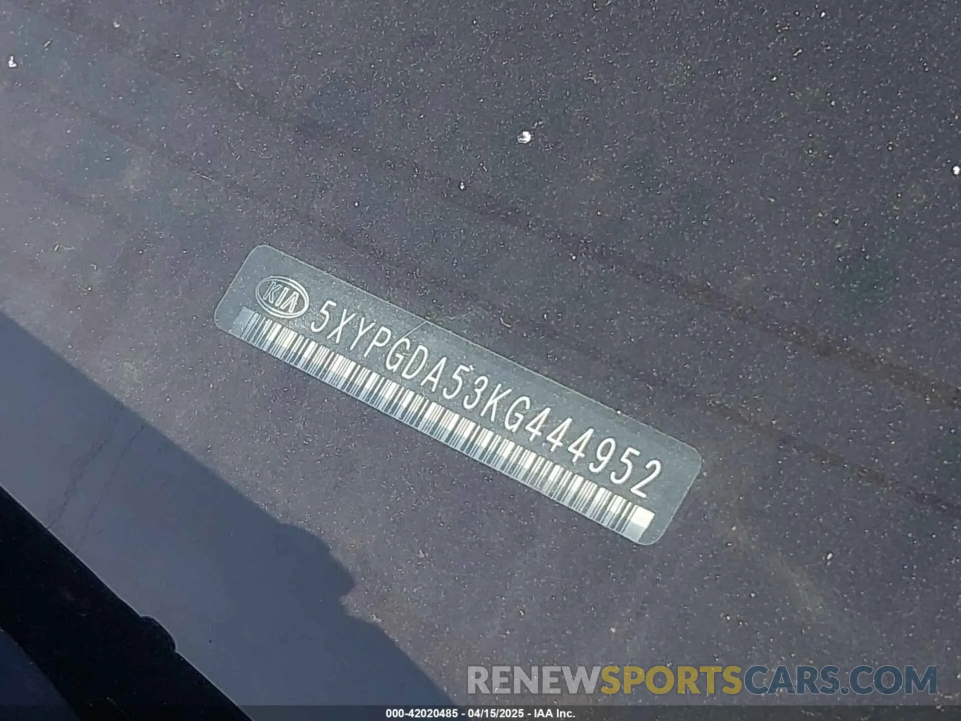18 Photograph of a damaged car 5XYPGDA53KG444952 KIA SORENTO 2019