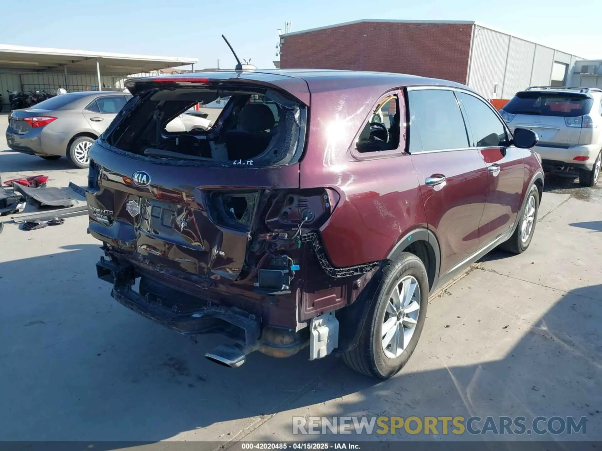 4 Photograph of a damaged car 5XYPGDA53KG444952 KIA SORENTO 2019