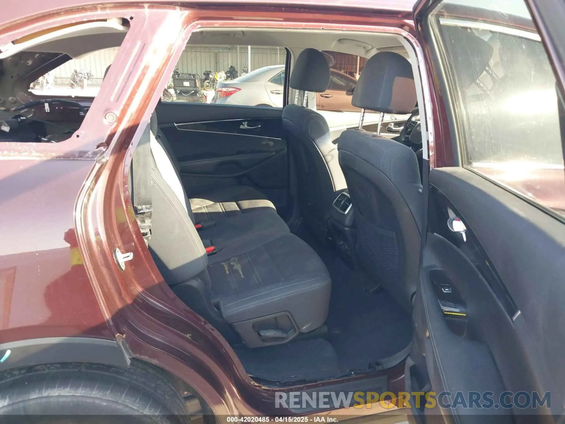 8 Photograph of a damaged car 5XYPGDA53KG444952 KIA SORENTO 2019