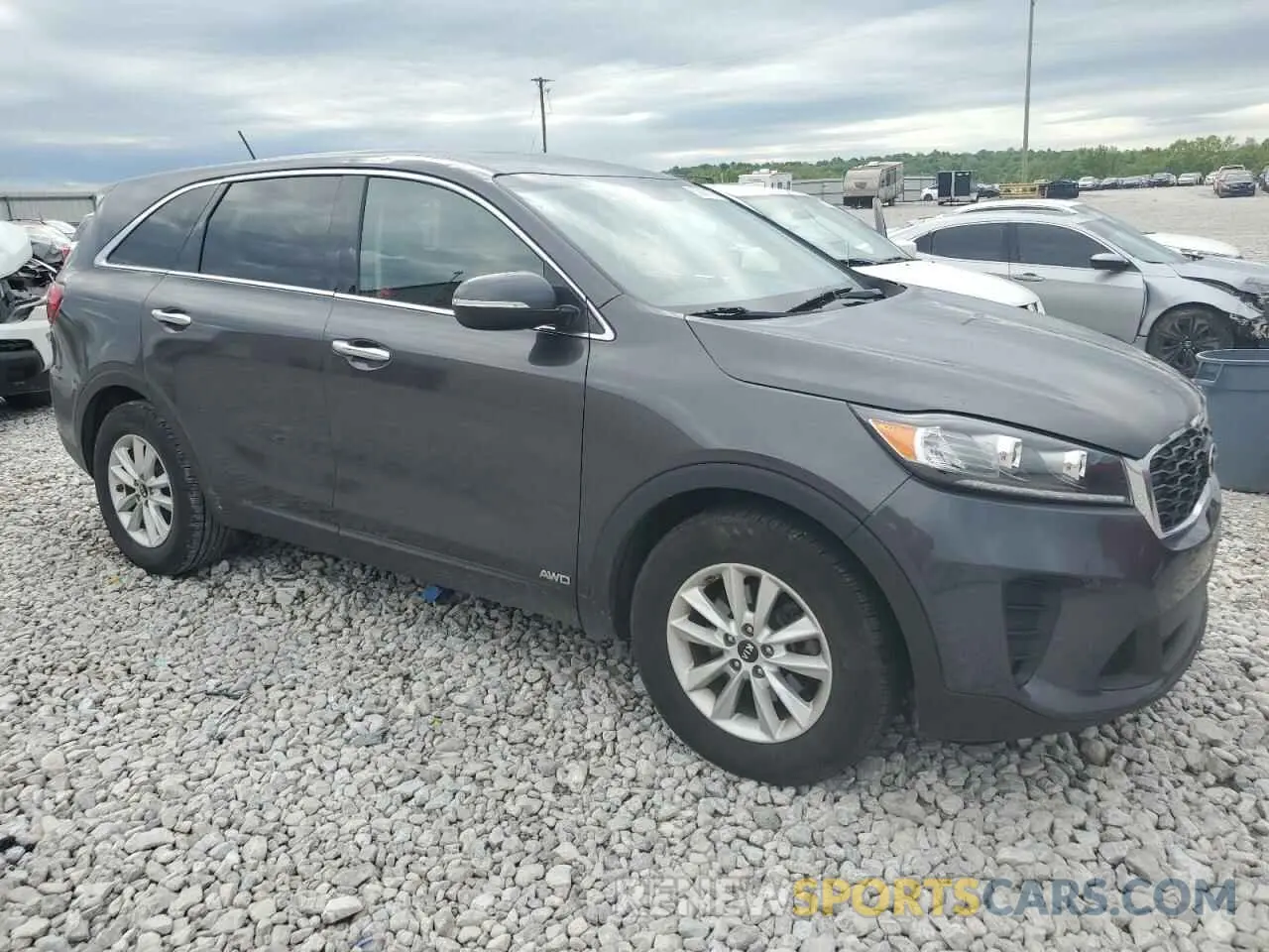 4 Photograph of a damaged car 5XYPGDA53KG468314 KIA SORENTO 2019