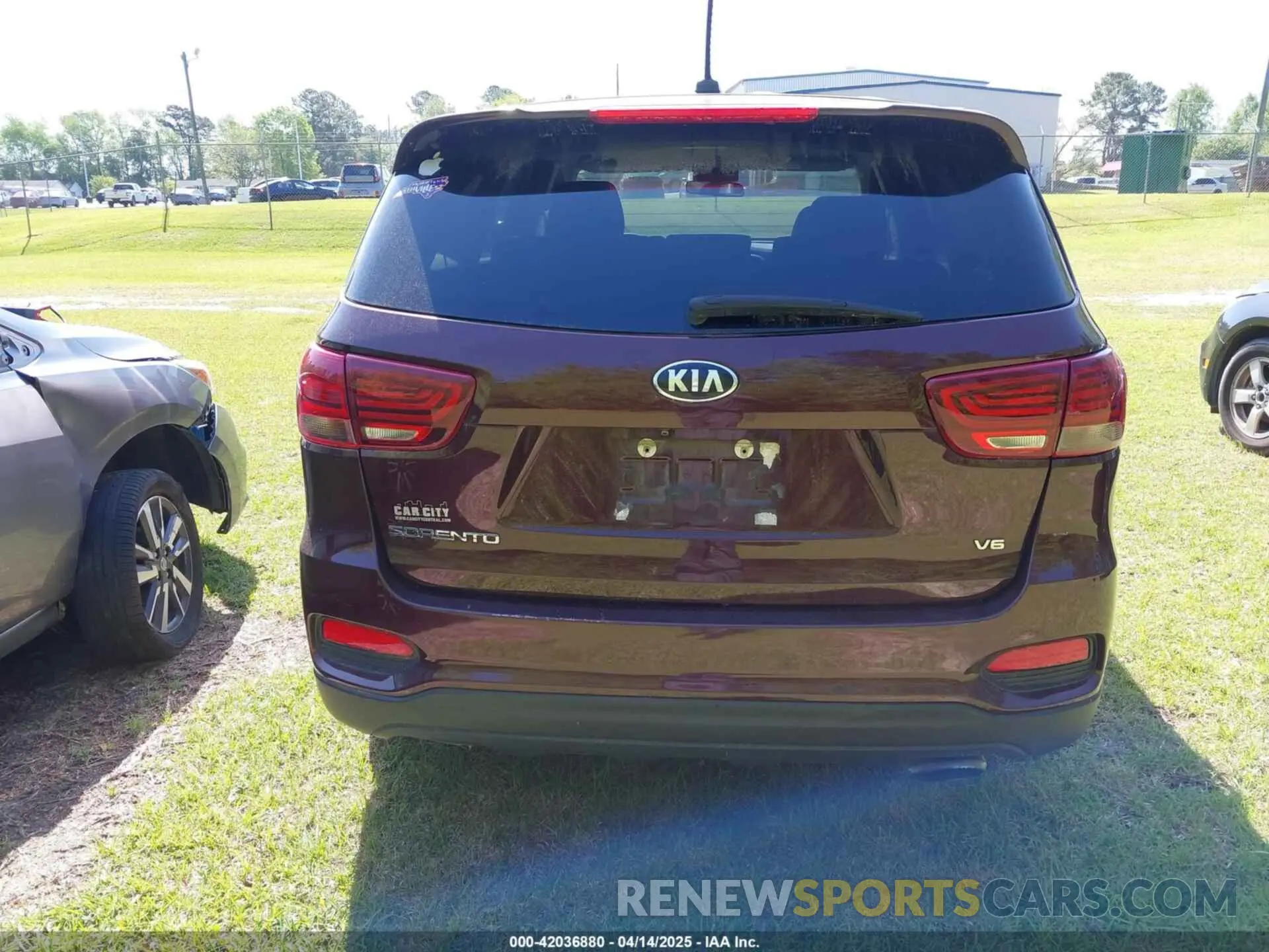 16 Photograph of a damaged car 5XYPGDA53KG482701 KIA SORENTO 2019