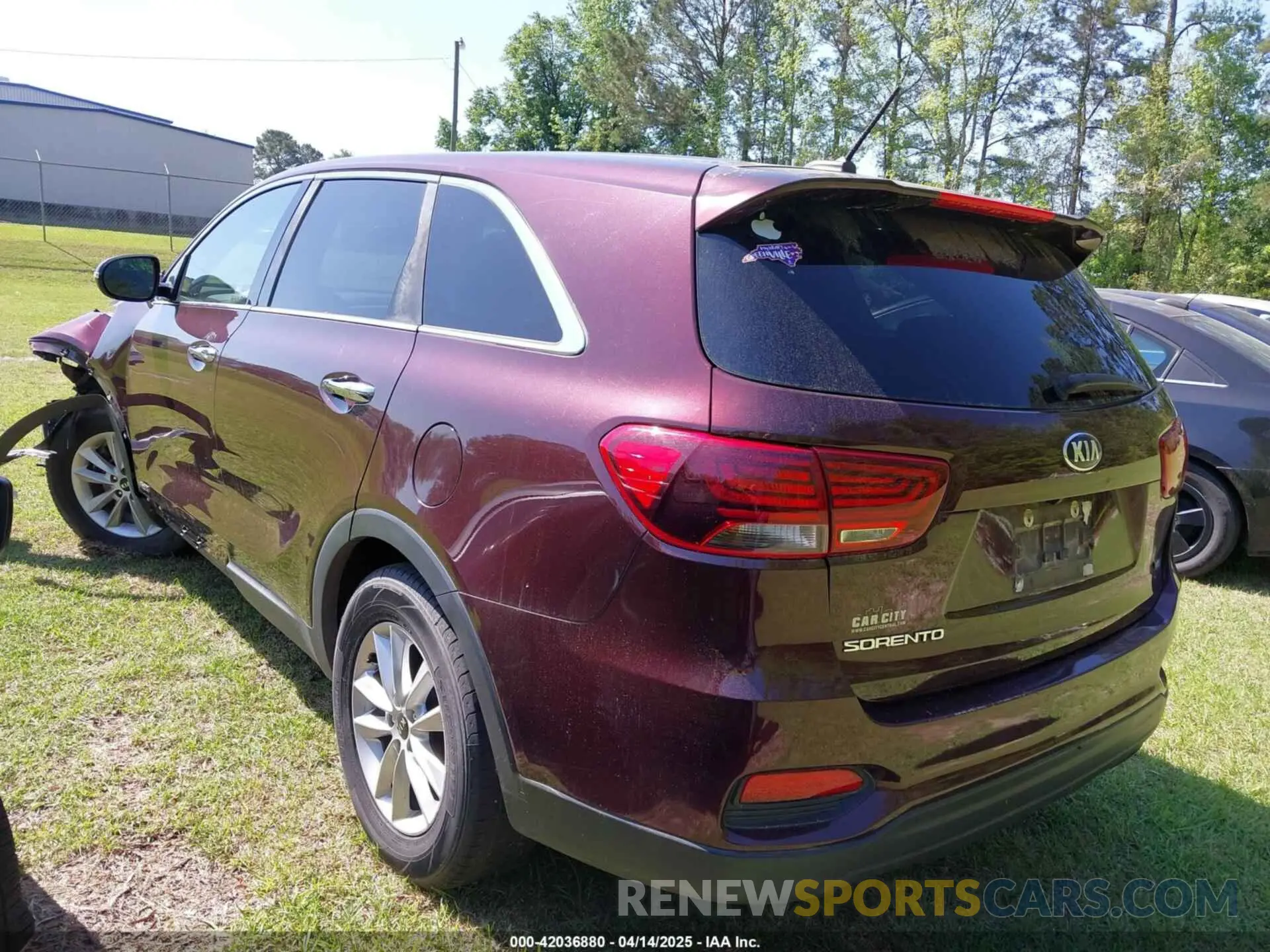 3 Photograph of a damaged car 5XYPGDA53KG482701 KIA SORENTO 2019