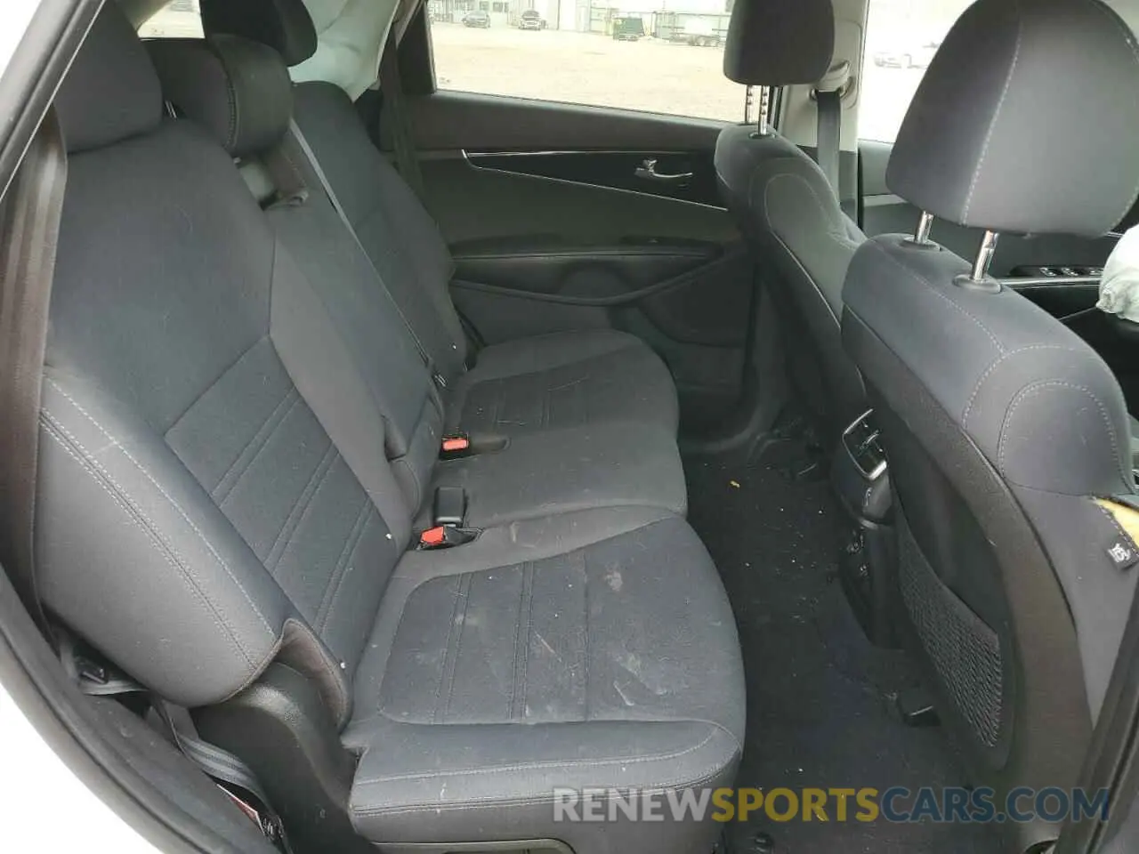 11 Photograph of a damaged car 5XYPGDA53KG486523 KIA SORENTO 2019
