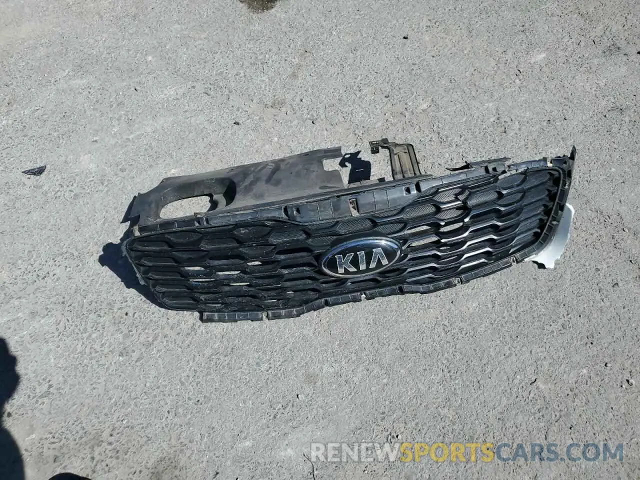 15 Photograph of a damaged car 5XYPGDA53KG518578 KIA SORENTO 2019