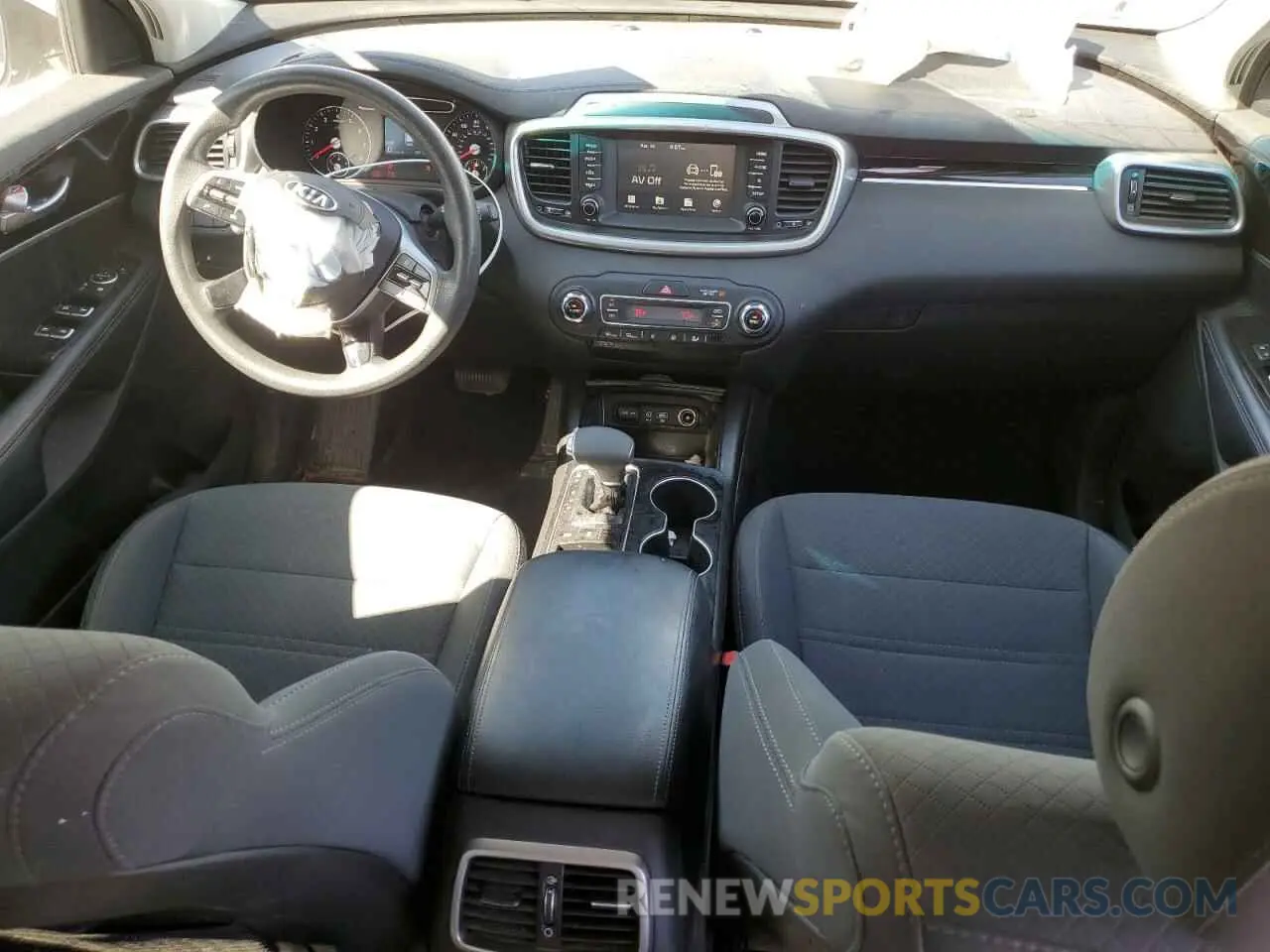 8 Photograph of a damaged car 5XYPGDA53KG518578 KIA SORENTO 2019