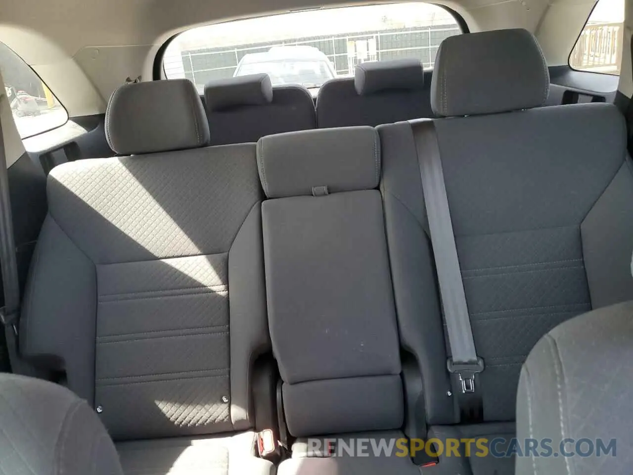 10 Photograph of a damaged car 5XYPGDA53KG522386 KIA SORENTO 2019