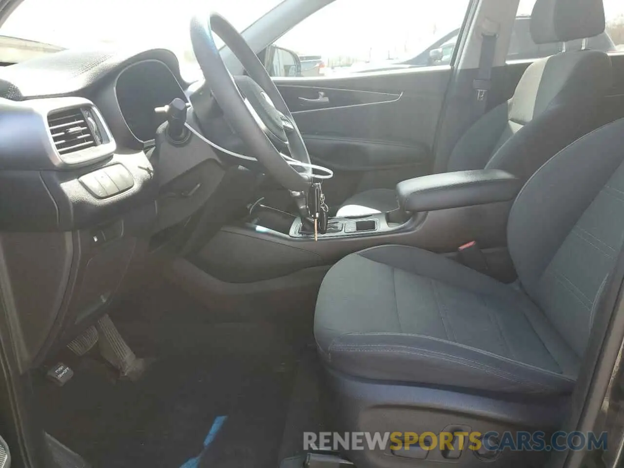 7 Photograph of a damaged car 5XYPGDA53KG522386 KIA SORENTO 2019