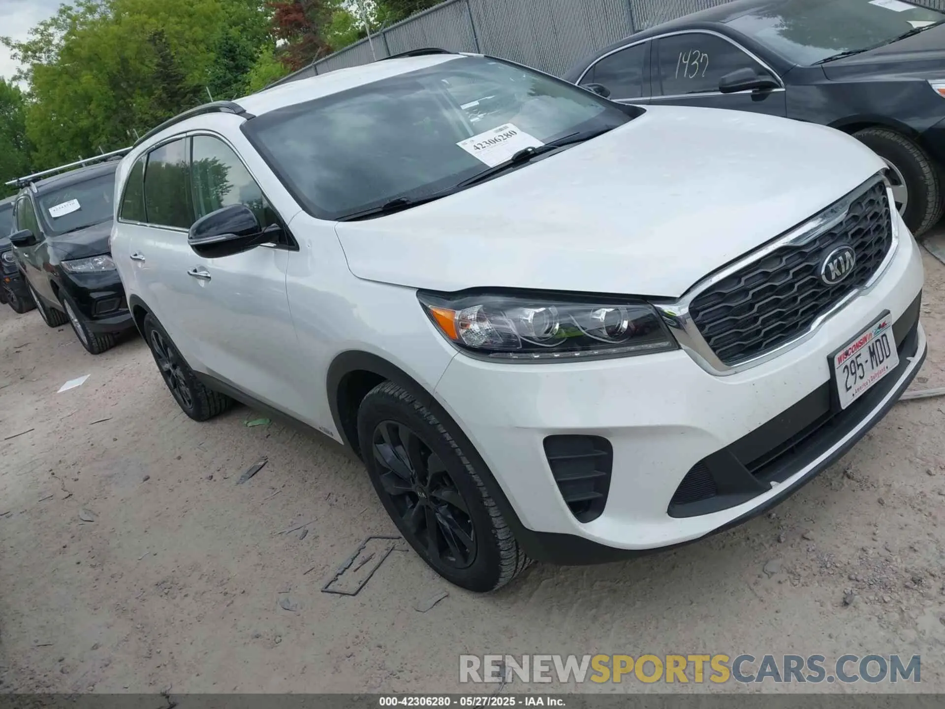 1 Photograph of a damaged car 5XYPGDA53KG583933 KIA SORENTO 2019