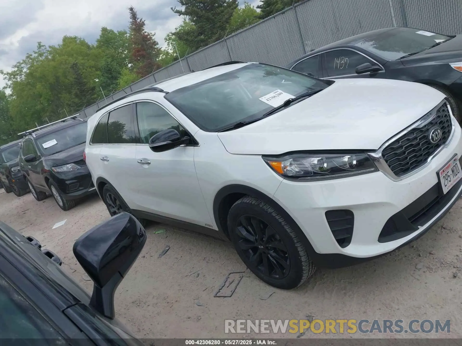 13 Photograph of a damaged car 5XYPGDA53KG583933 KIA SORENTO 2019