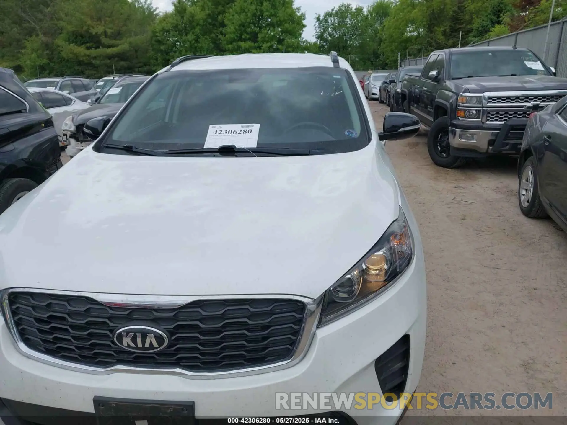 18 Photograph of a damaged car 5XYPGDA53KG583933 KIA SORENTO 2019