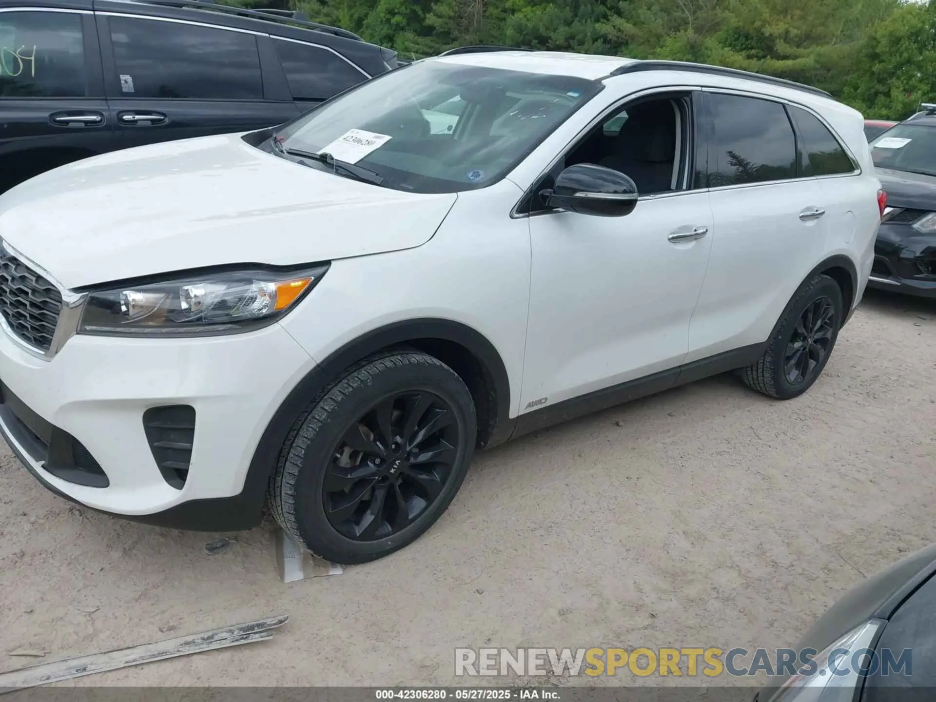 2 Photograph of a damaged car 5XYPGDA53KG583933 KIA SORENTO 2019