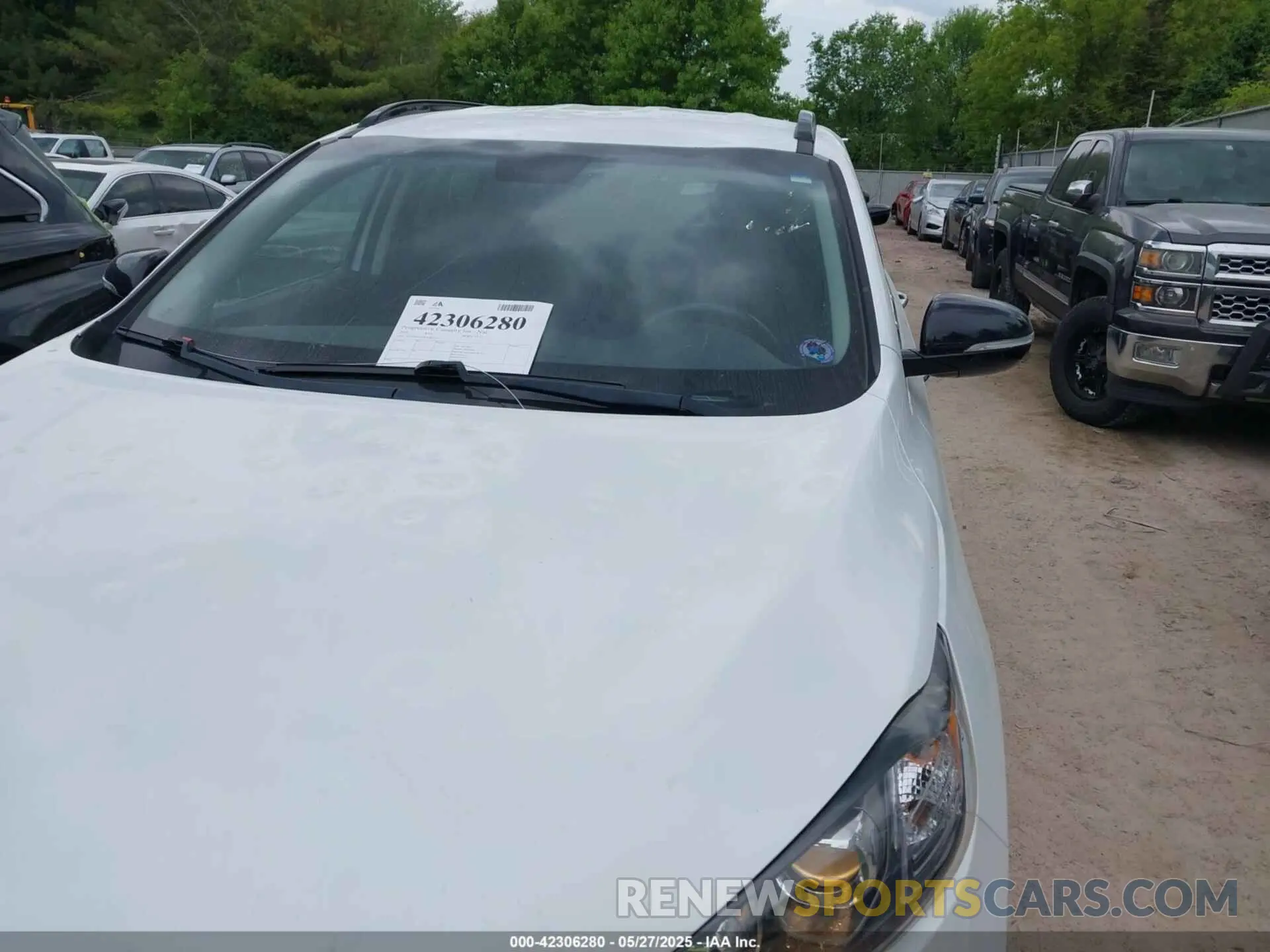 6 Photograph of a damaged car 5XYPGDA53KG583933 KIA SORENTO 2019
