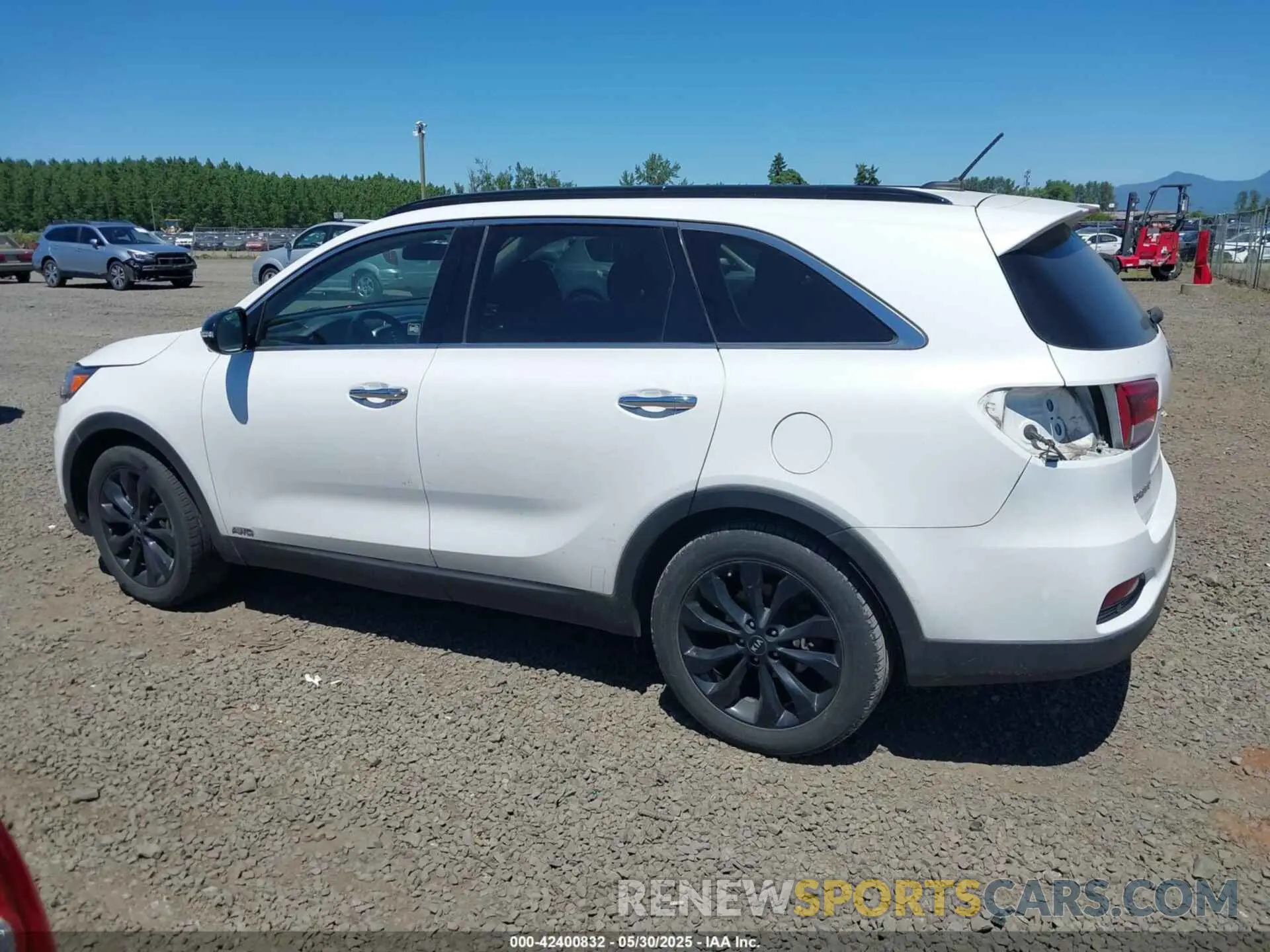 15 Photograph of a damaged car 5XYPGDA53KG587755 KIA SORENTO 2019
