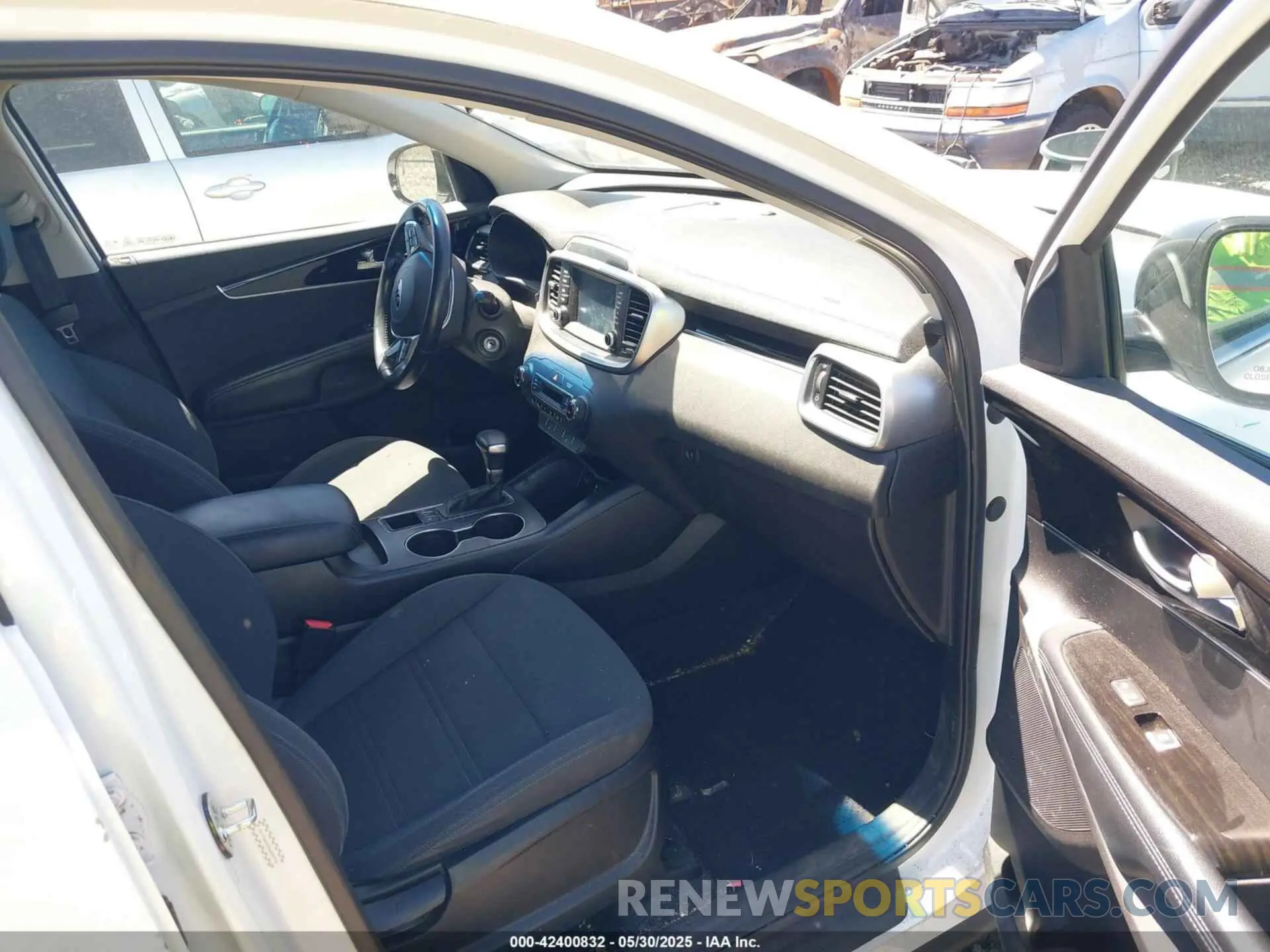 5 Photograph of a damaged car 5XYPGDA53KG587755 KIA SORENTO 2019