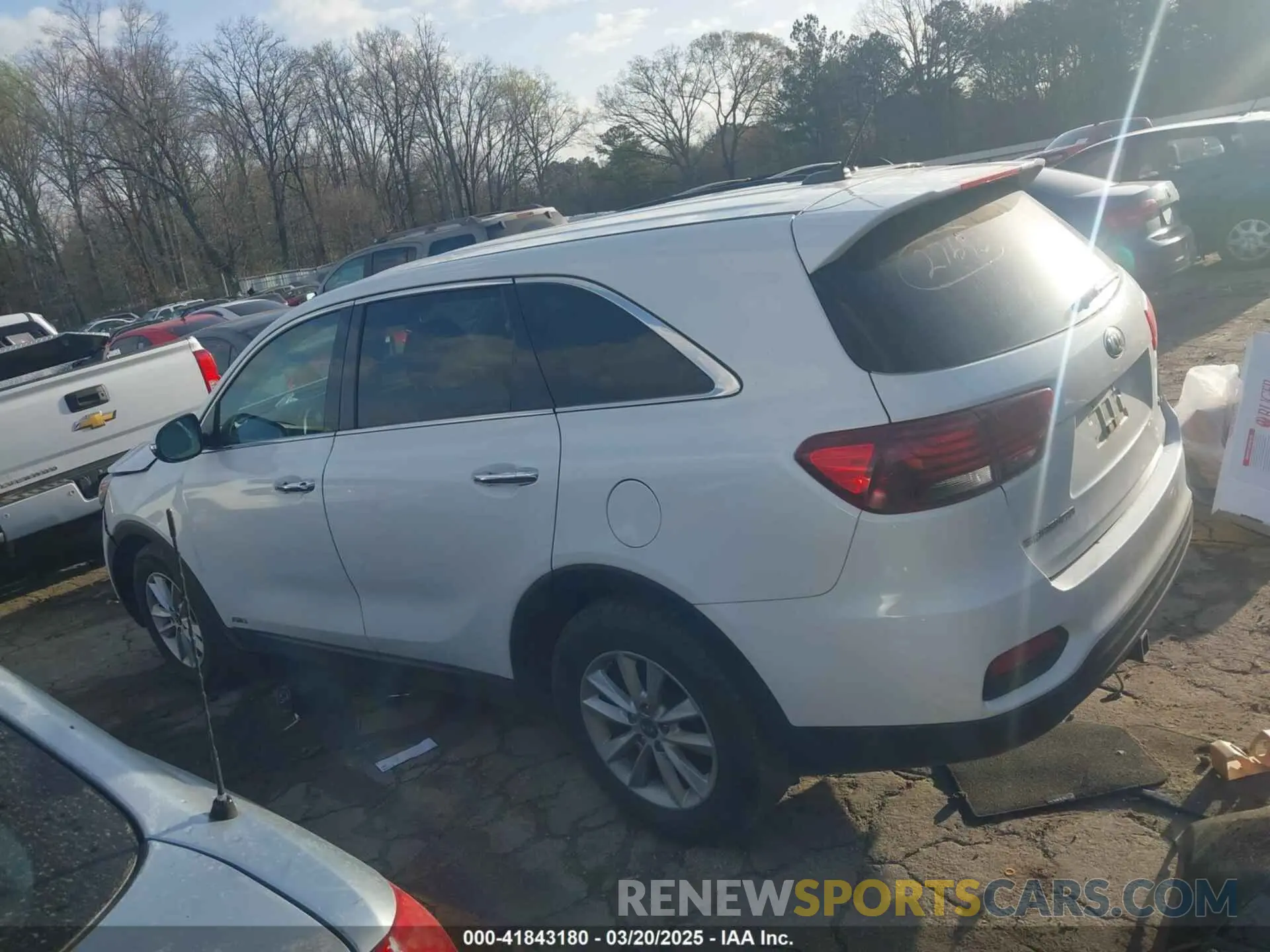 14 Photograph of a damaged car 5XYPGDA54KG440649 KIA SORENTO 2019