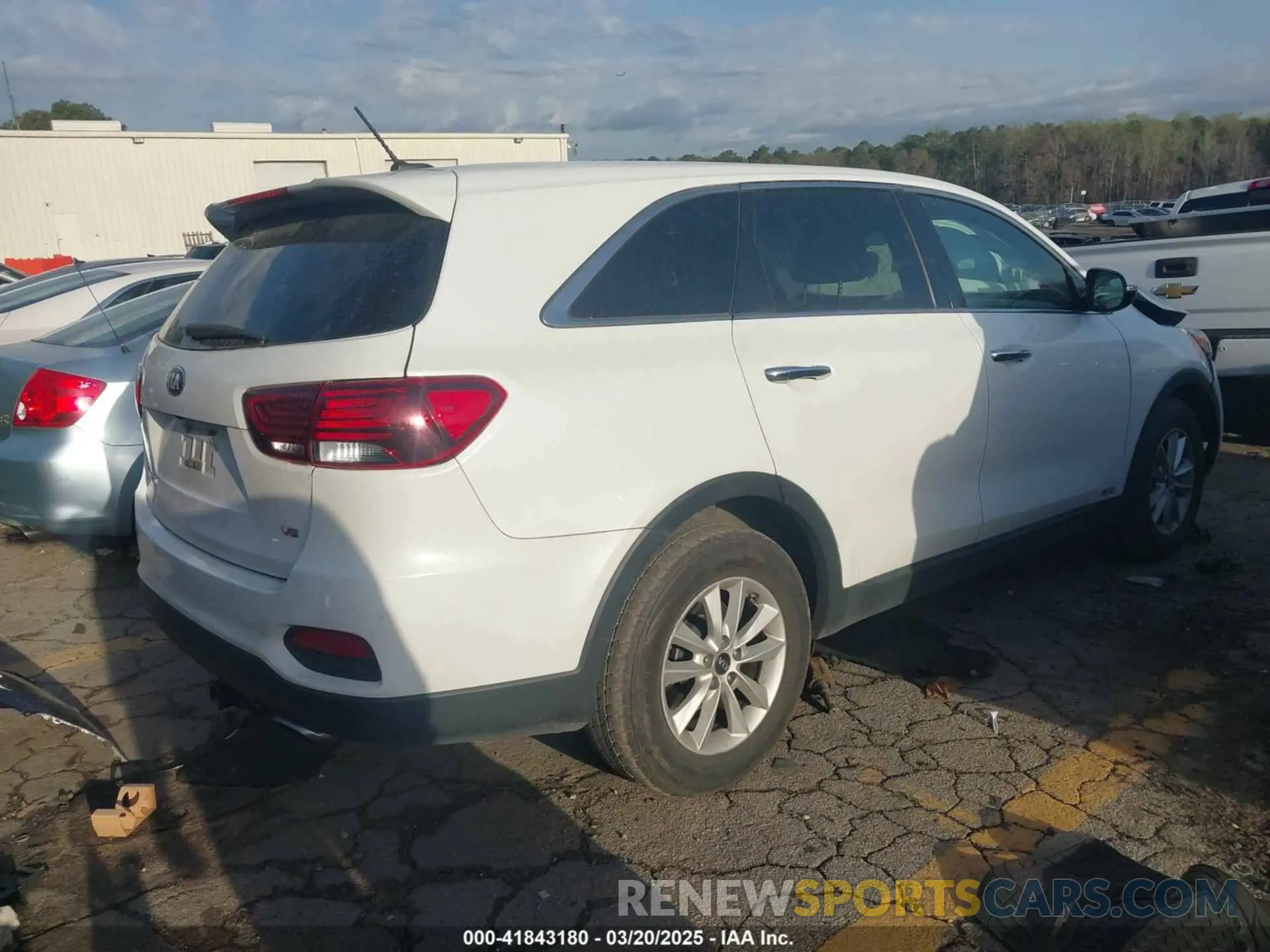 4 Photograph of a damaged car 5XYPGDA54KG440649 KIA SORENTO 2019