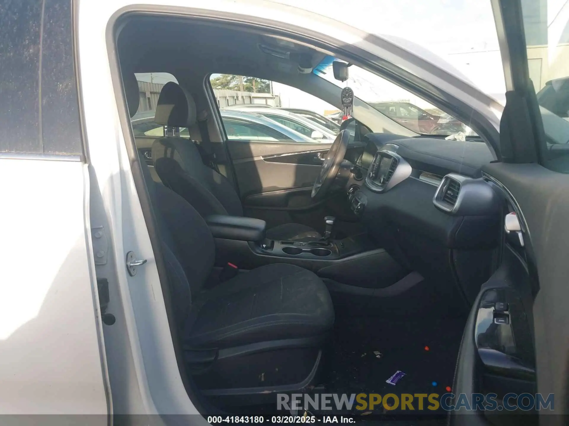 5 Photograph of a damaged car 5XYPGDA54KG440649 KIA SORENTO 2019
