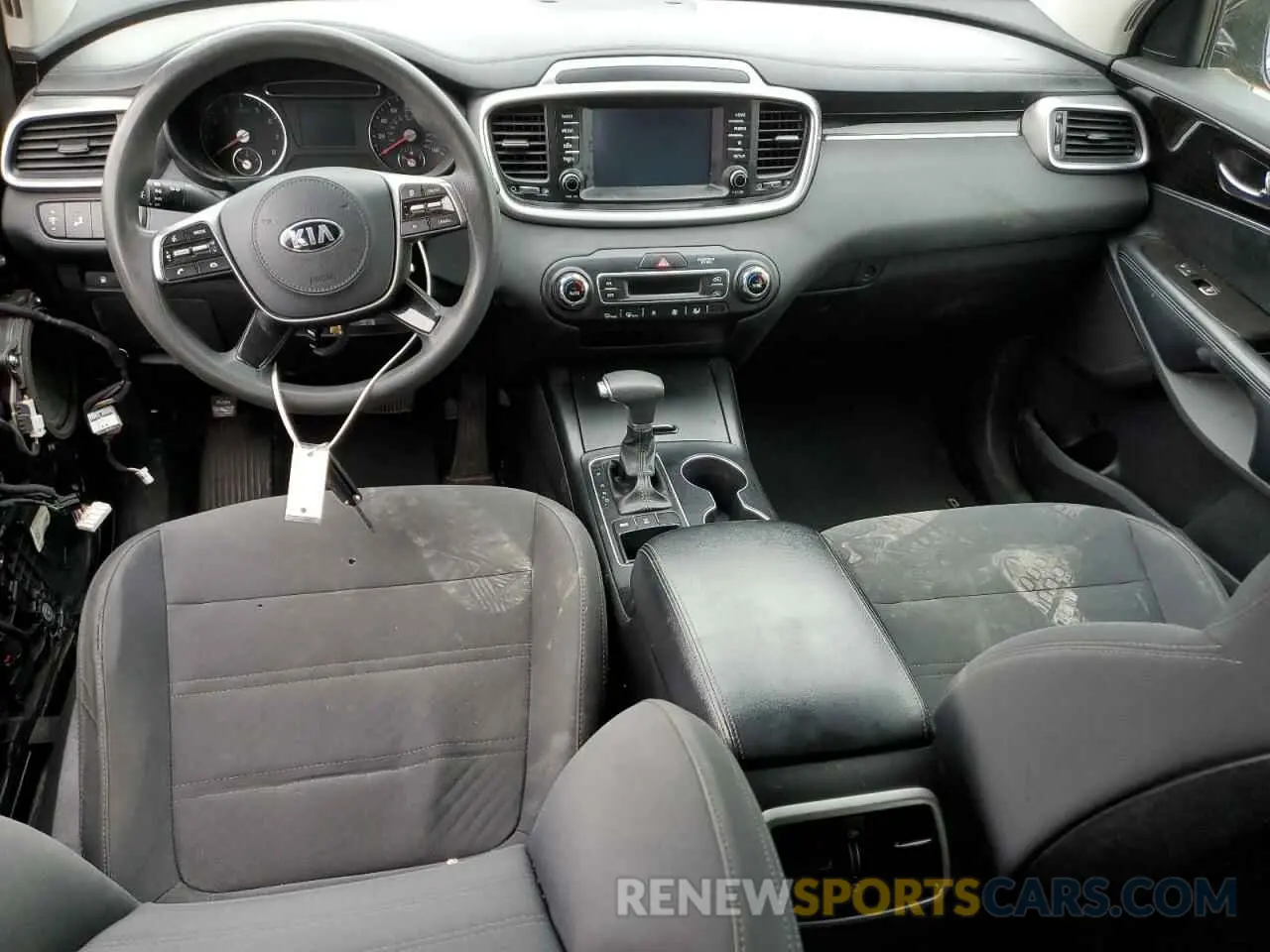 8 Photograph of a damaged car 5XYPGDA54KG444104 KIA SORENTO 2019