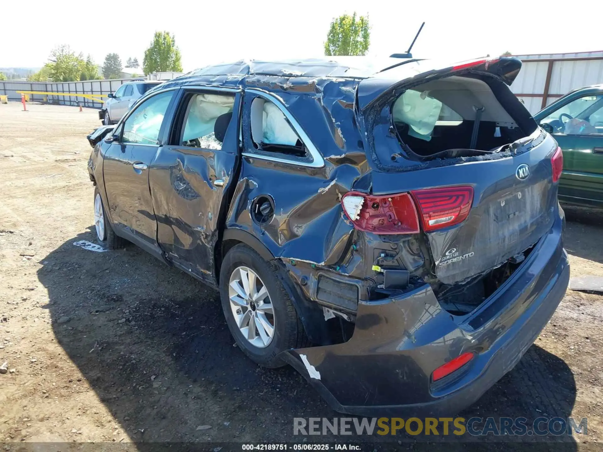 3 Photograph of a damaged car 5XYPGDA54KG468306 KIA SORENTO 2019